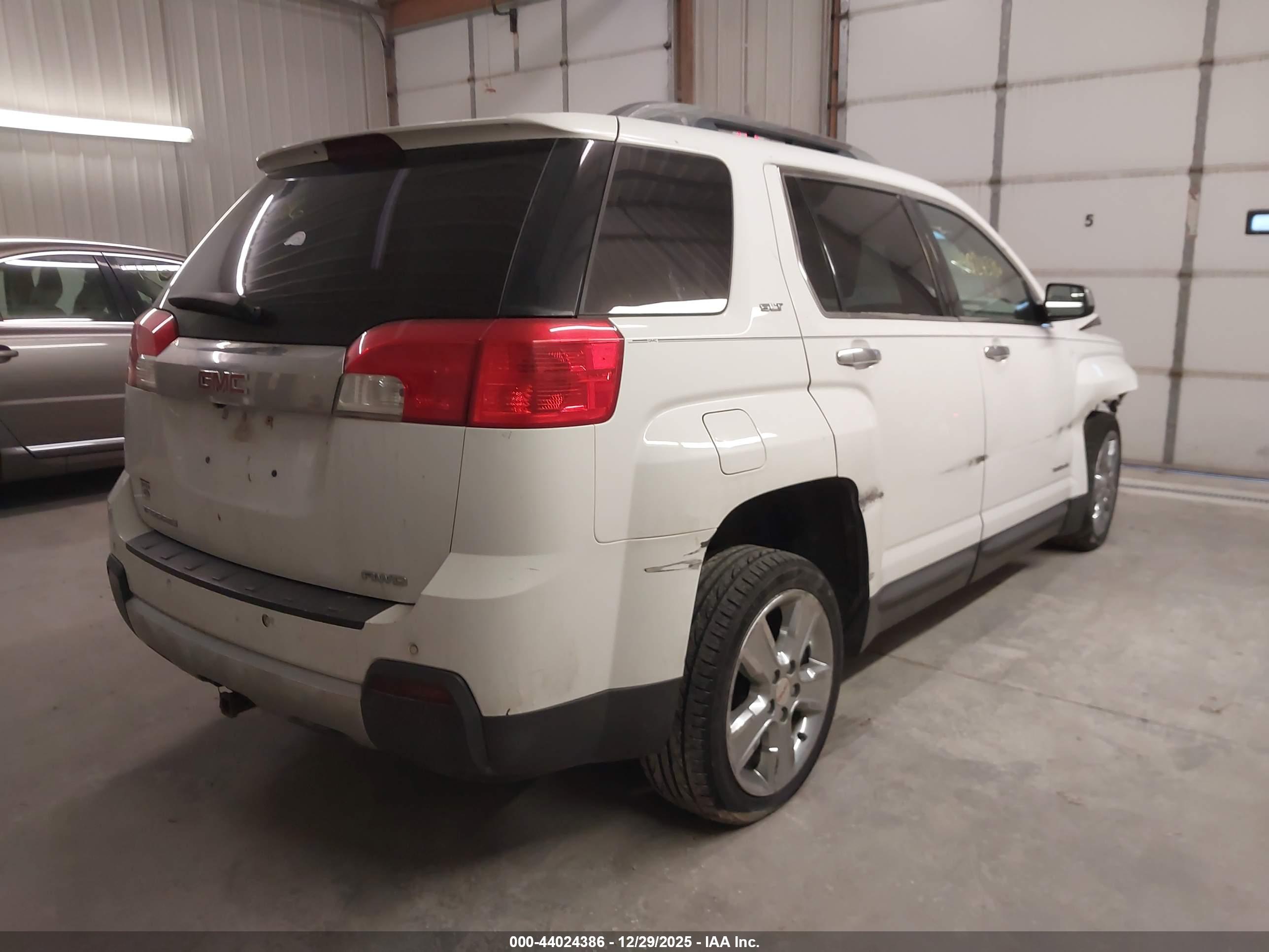 GMC TERRAIN image 4