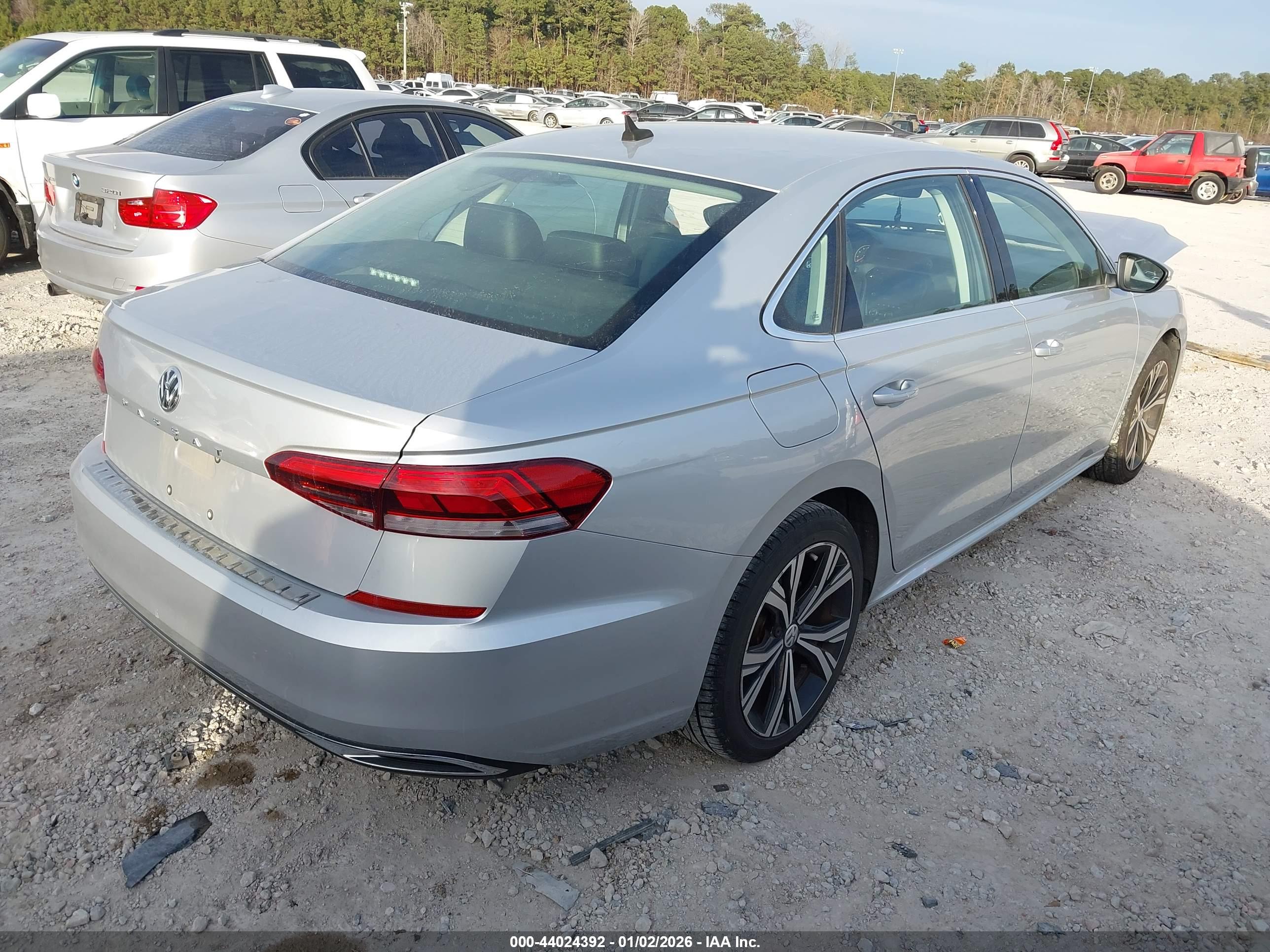 VOLKSWAGEN PASSAT image 4
