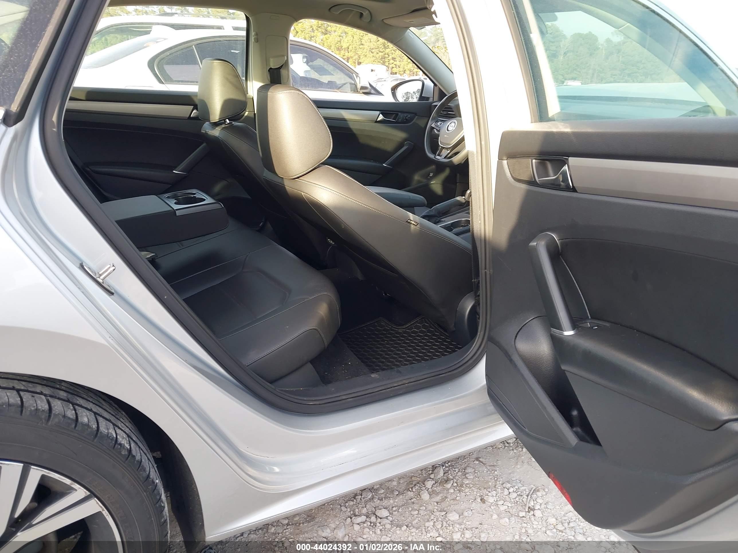 VOLKSWAGEN PASSAT image 8