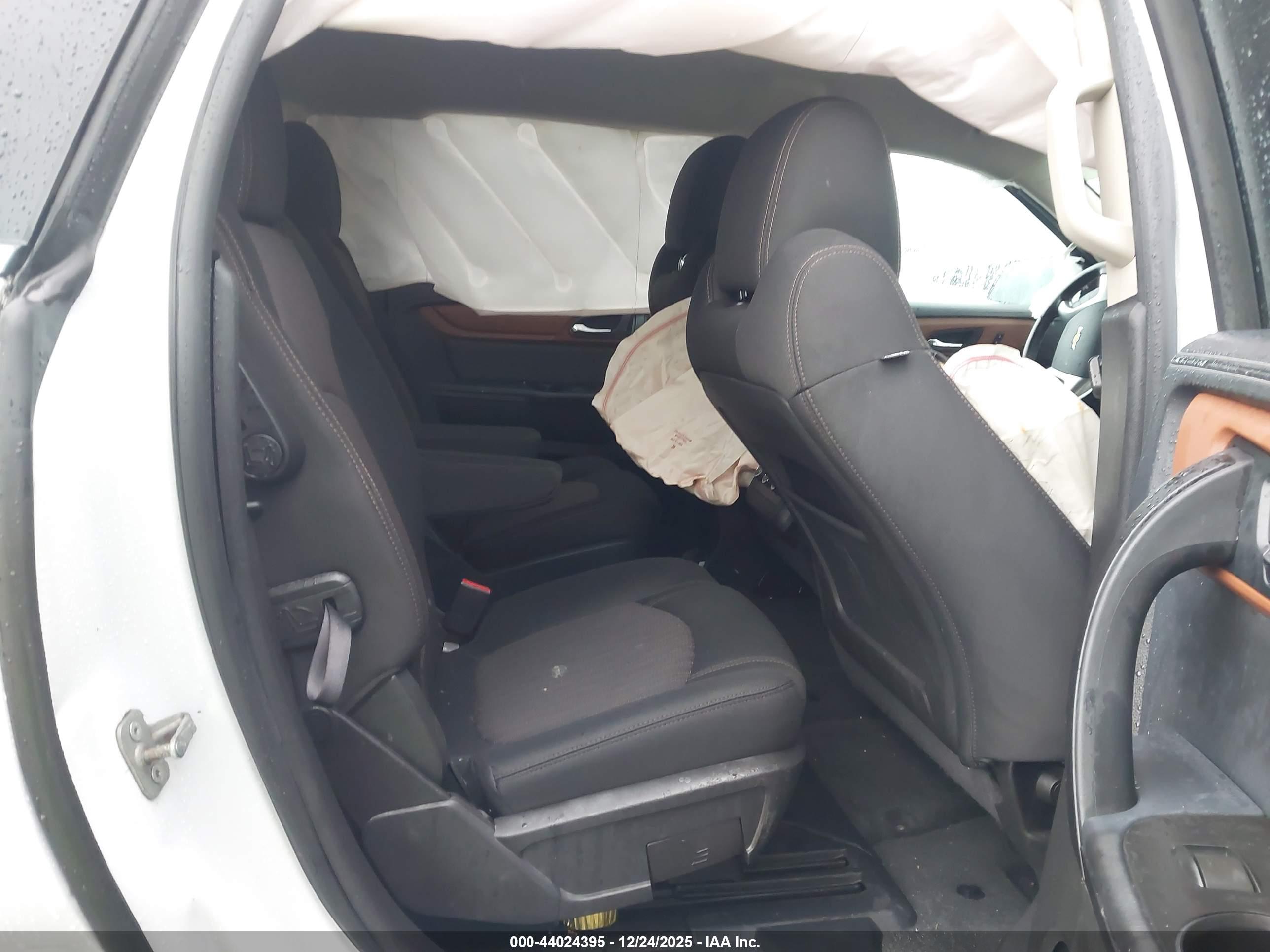 CHEVROLET TRAVERSE image 8