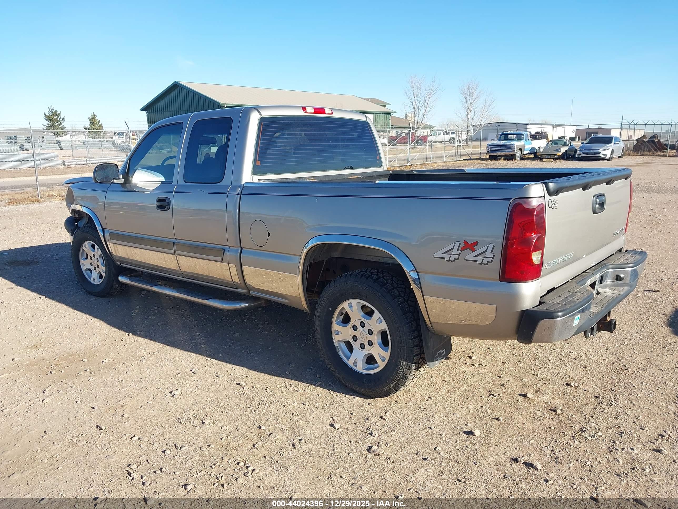 CHEVROLET SILVERADO image 3