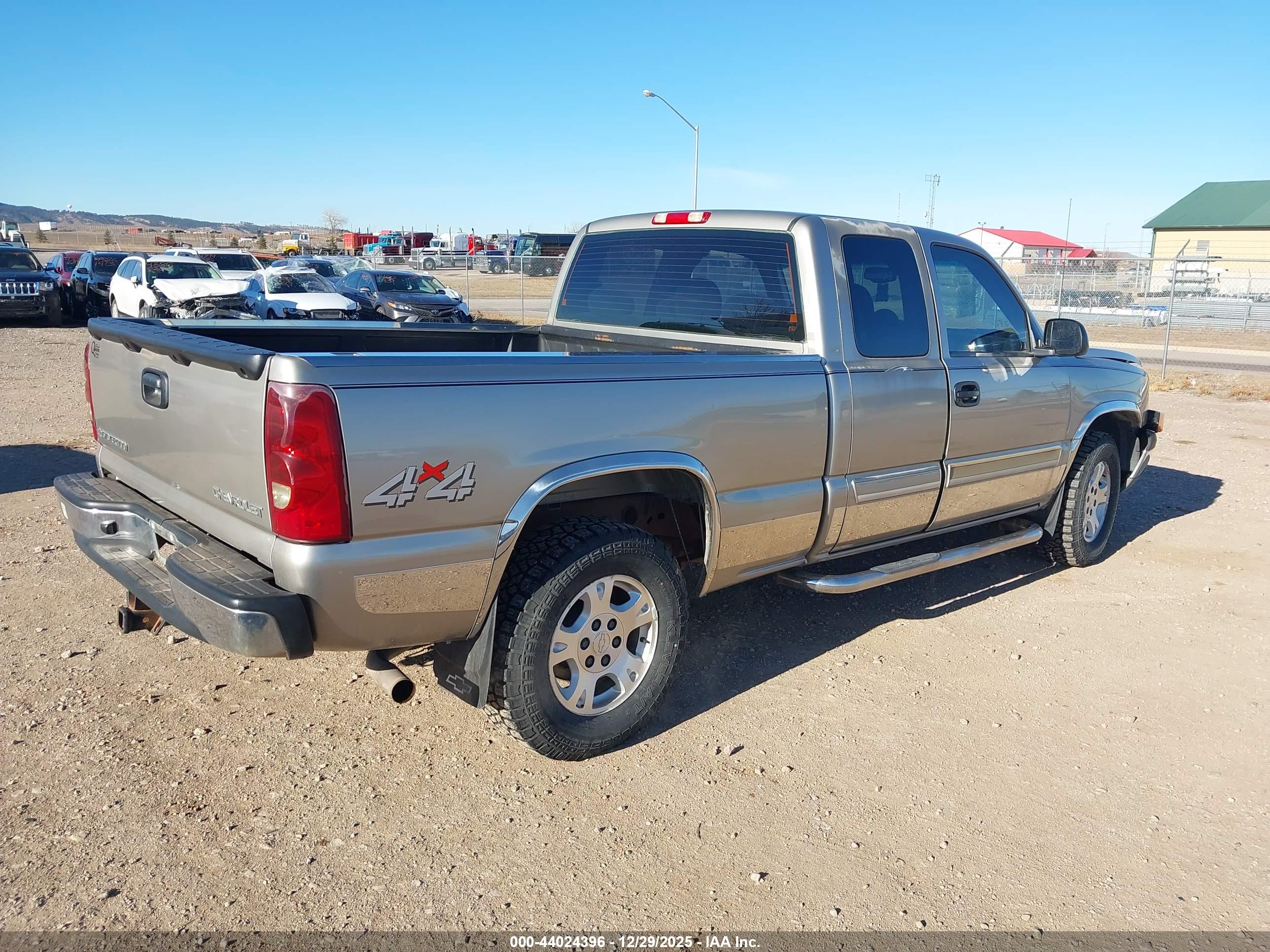 CHEVROLET SILVERADO image 4