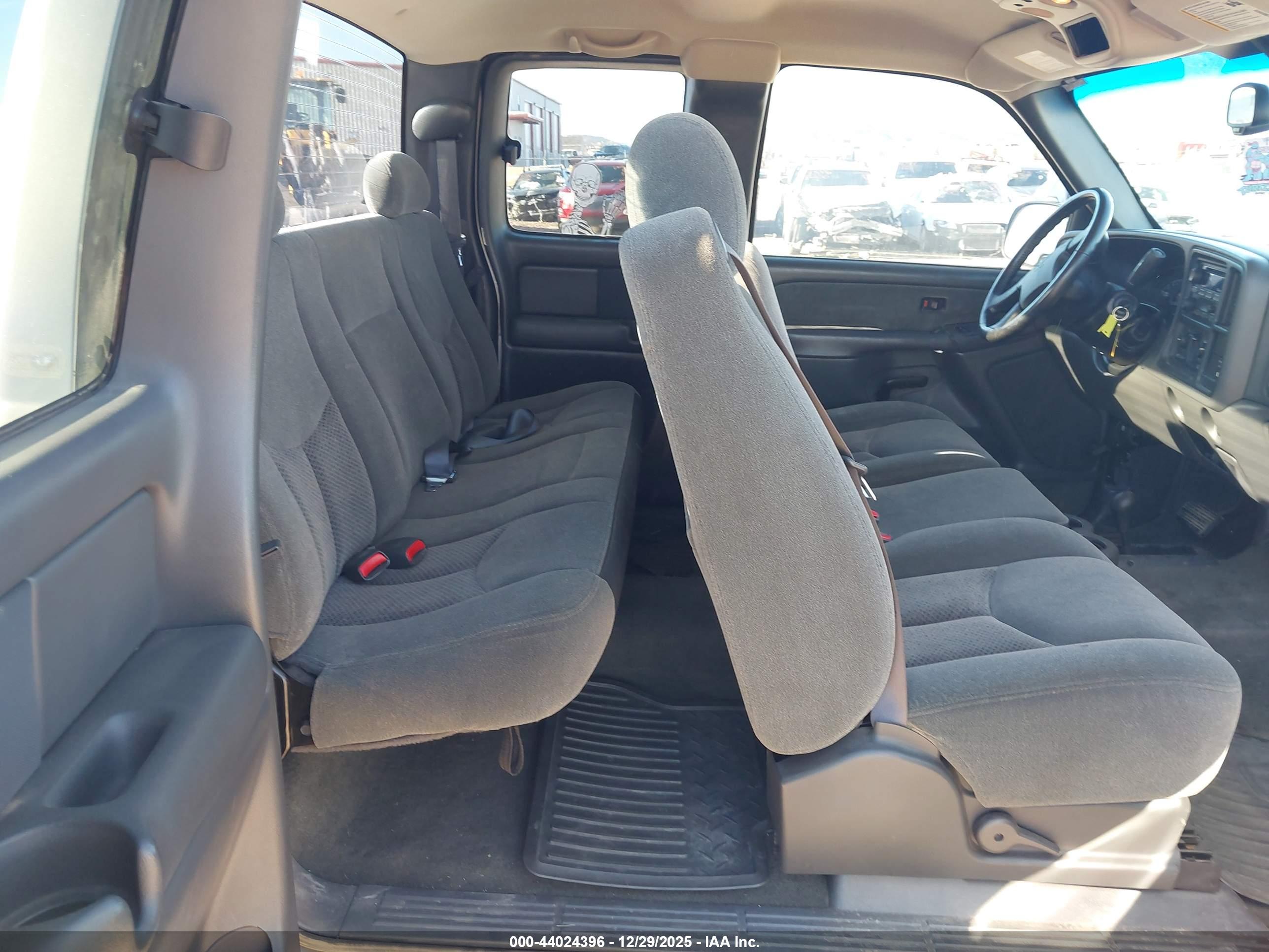 CHEVROLET SILVERADO image 8
