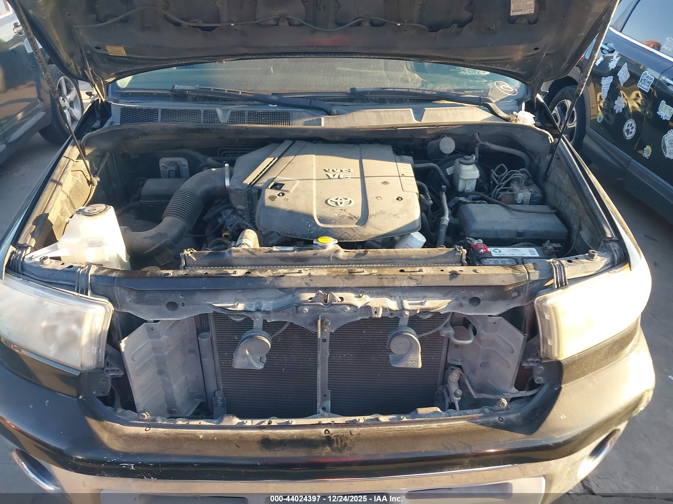 TOYOTA TUNDRA image 10