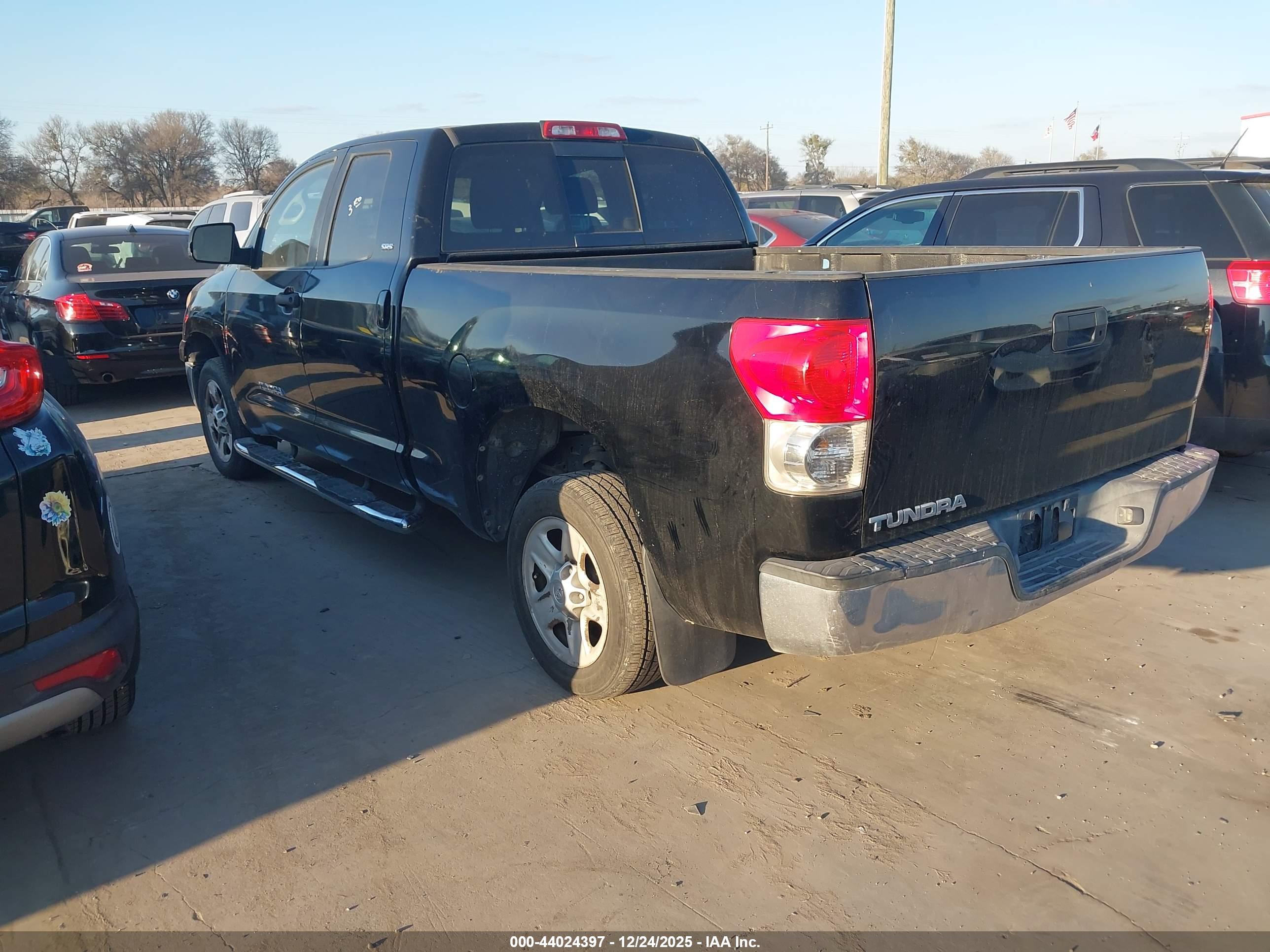 TOYOTA TUNDRA image 3