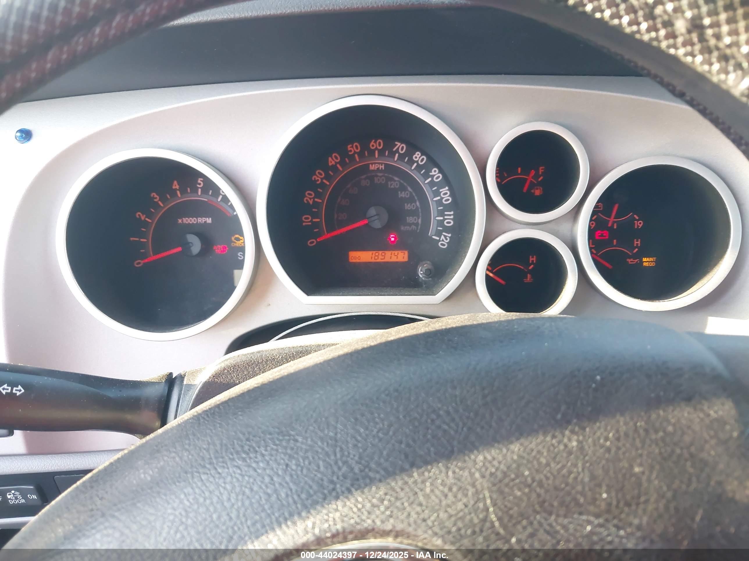 TOYOTA TUNDRA image 7
