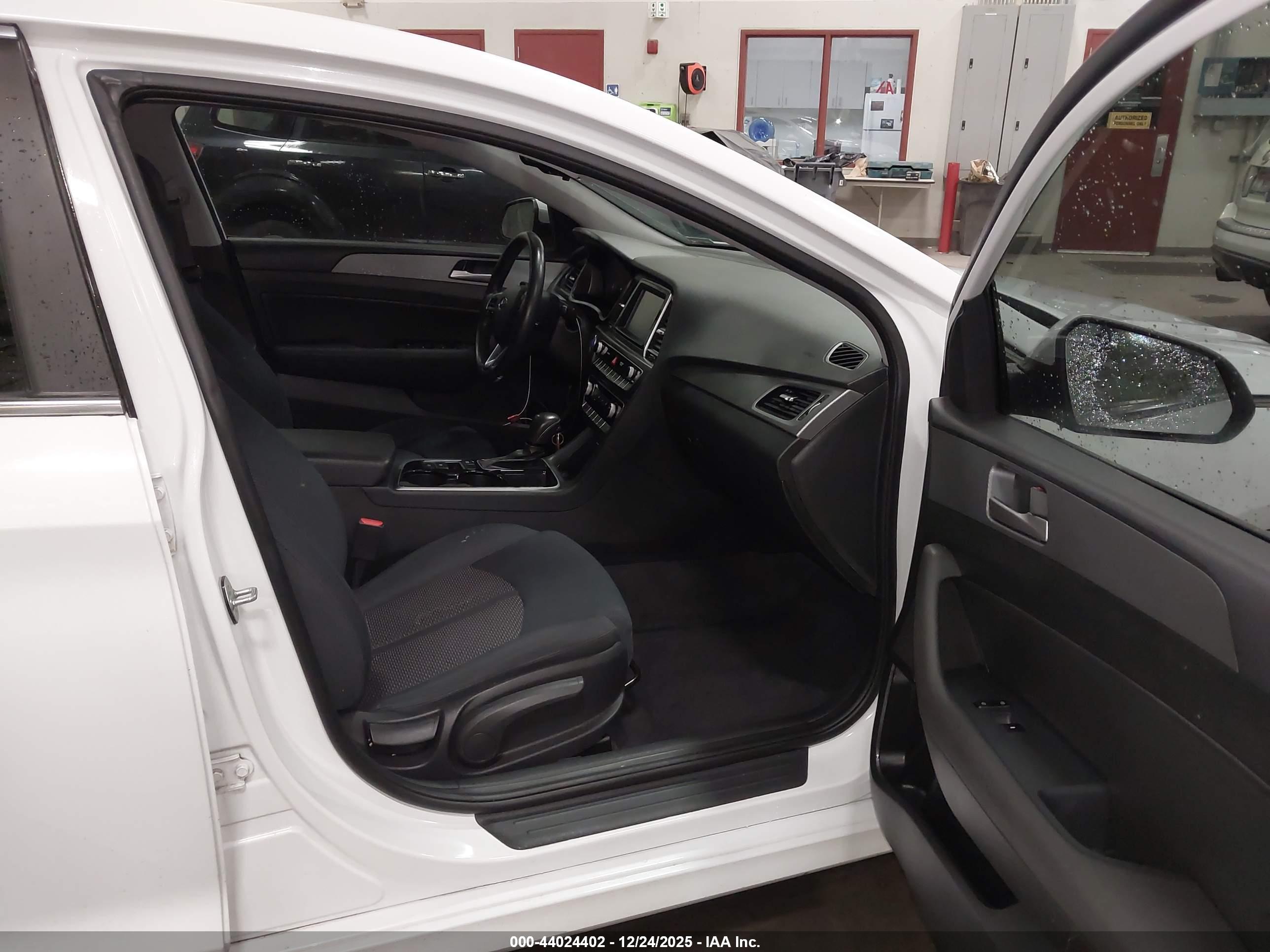 HYUNDAI SONATA image 5