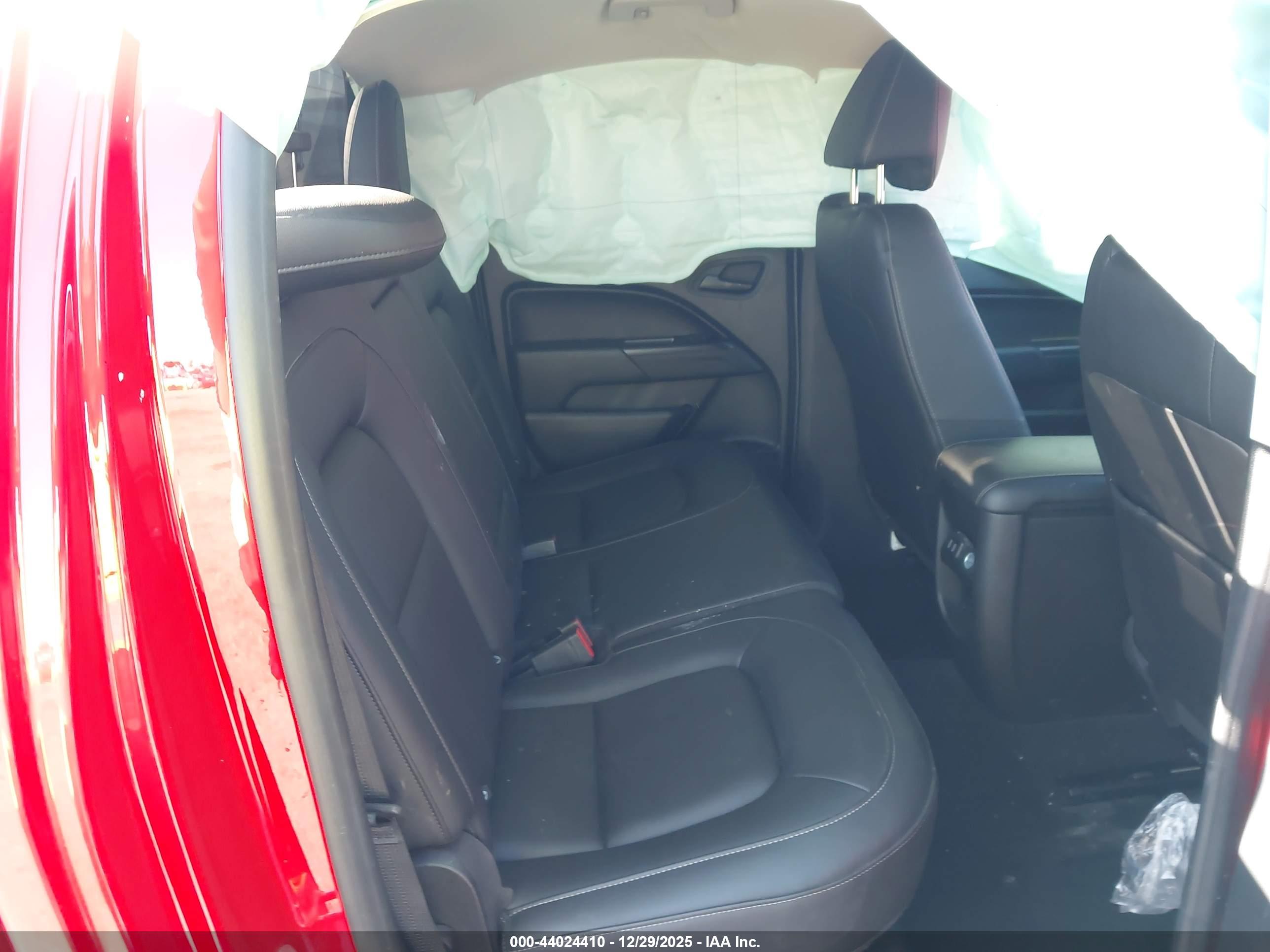 CHEVROLET COLORADO image 8