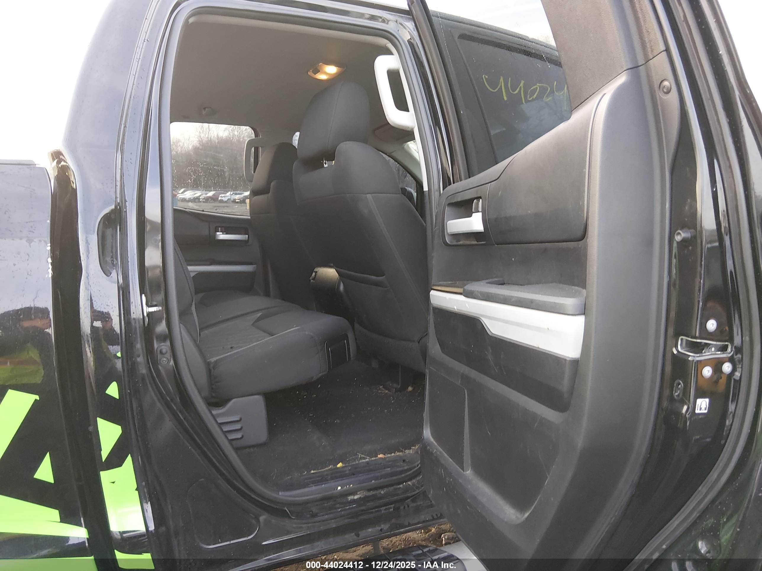 TOYOTA TUNDRA image 8