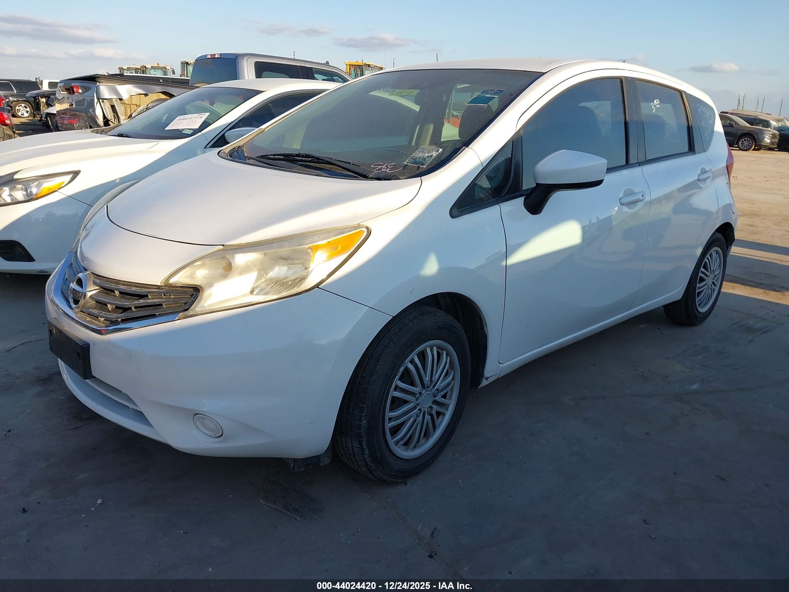NISSAN VERSA image 2