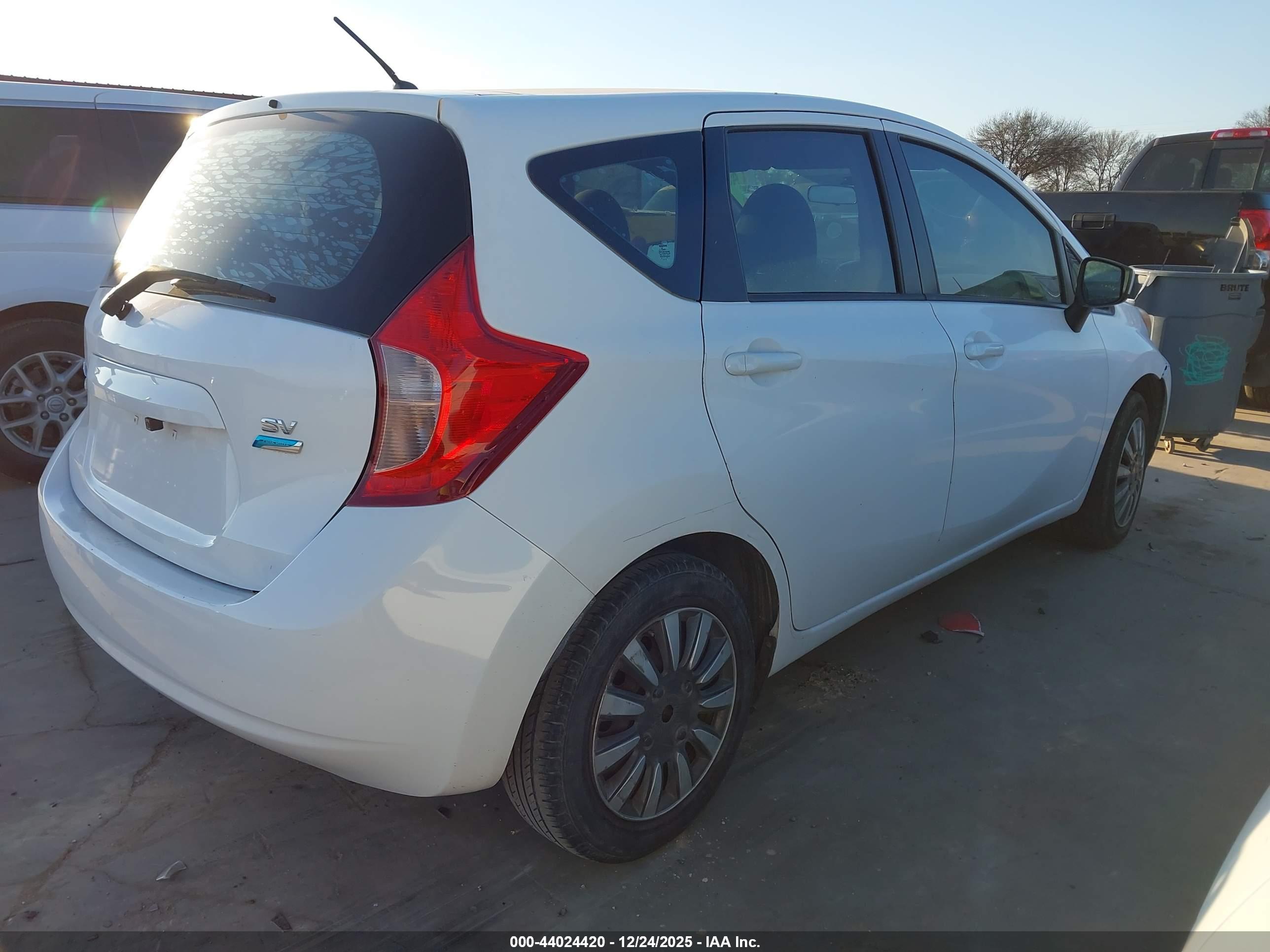 NISSAN VERSA image 4