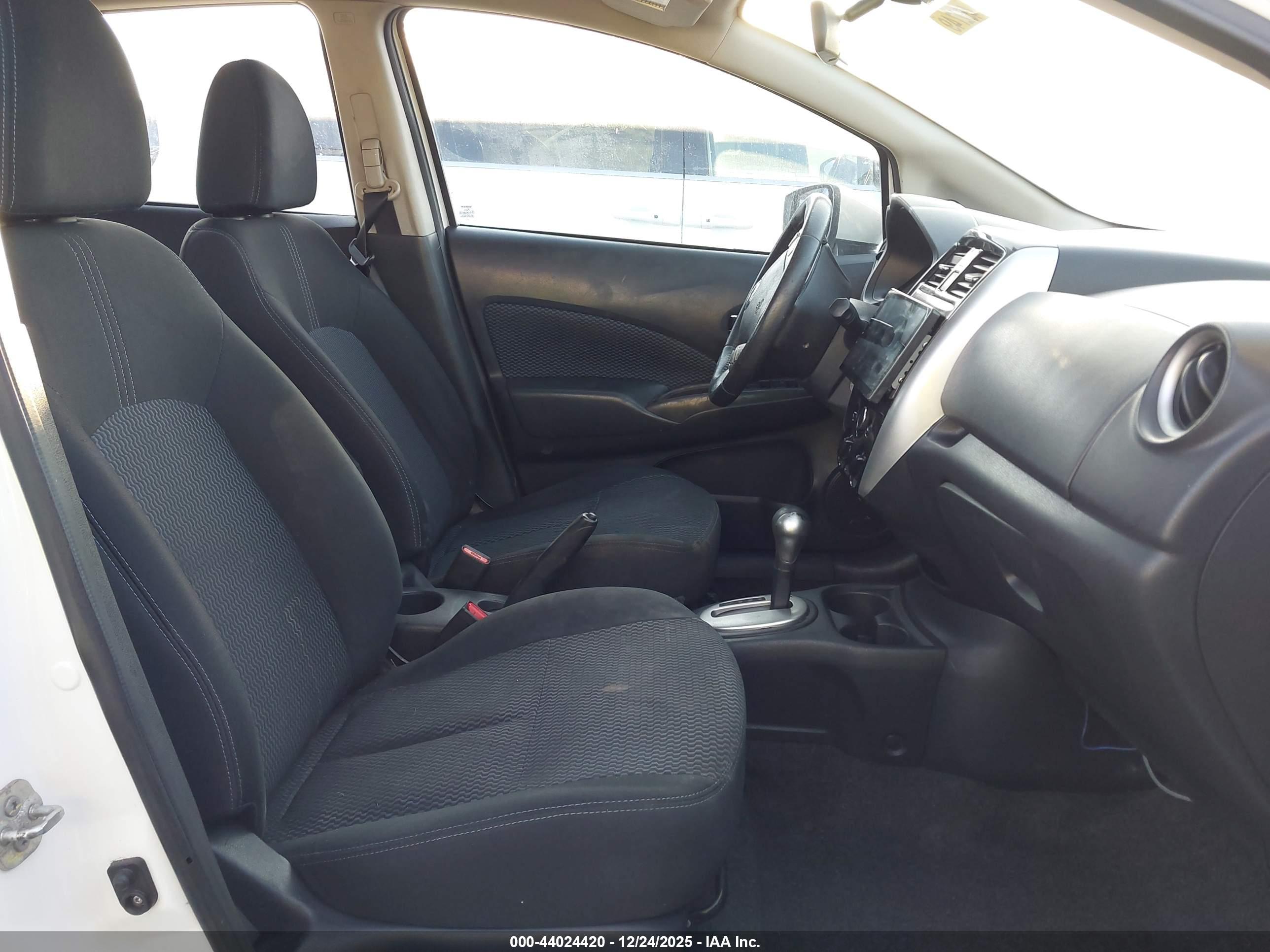 NISSAN VERSA image 5