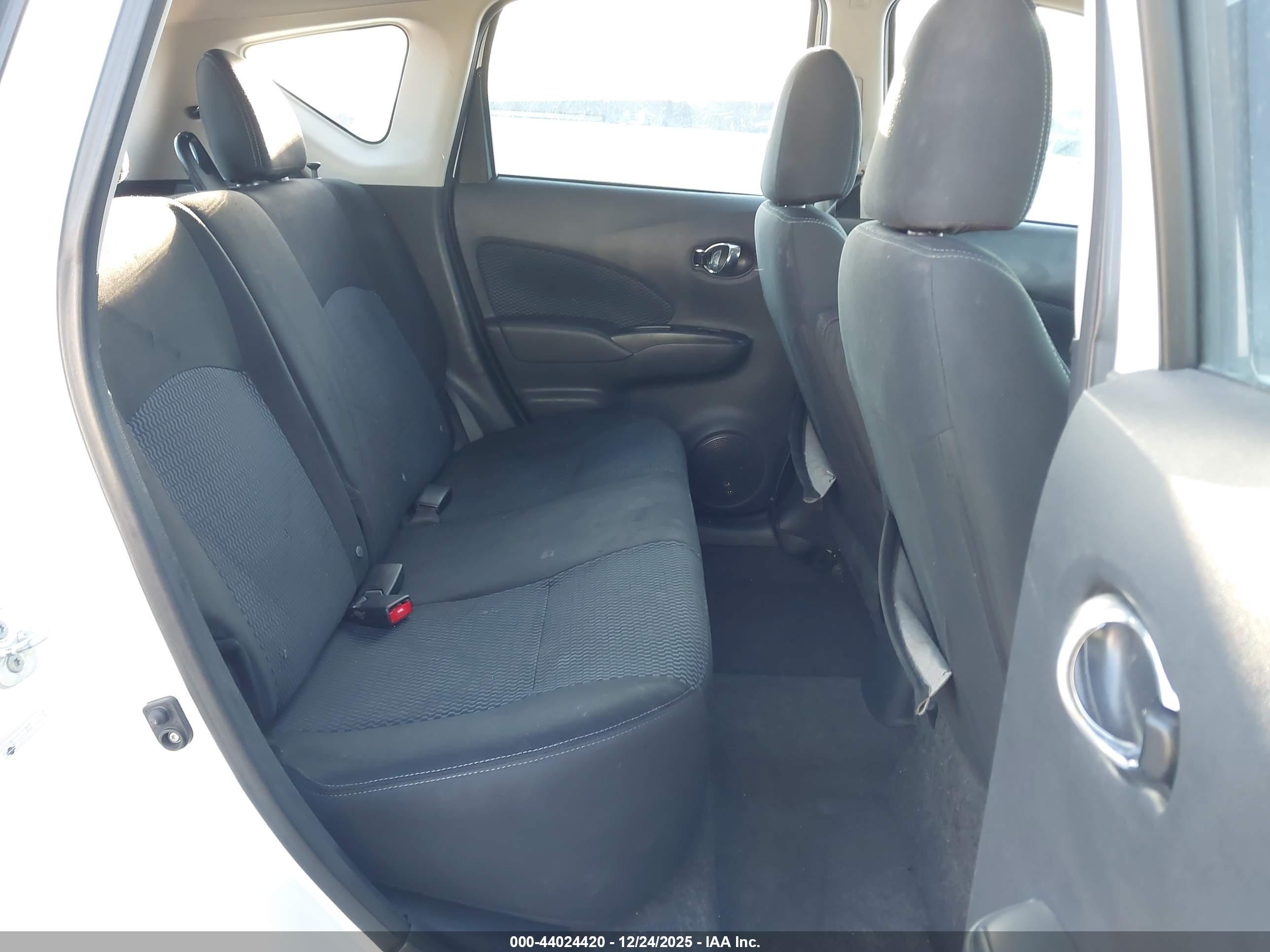 NISSAN VERSA image 8