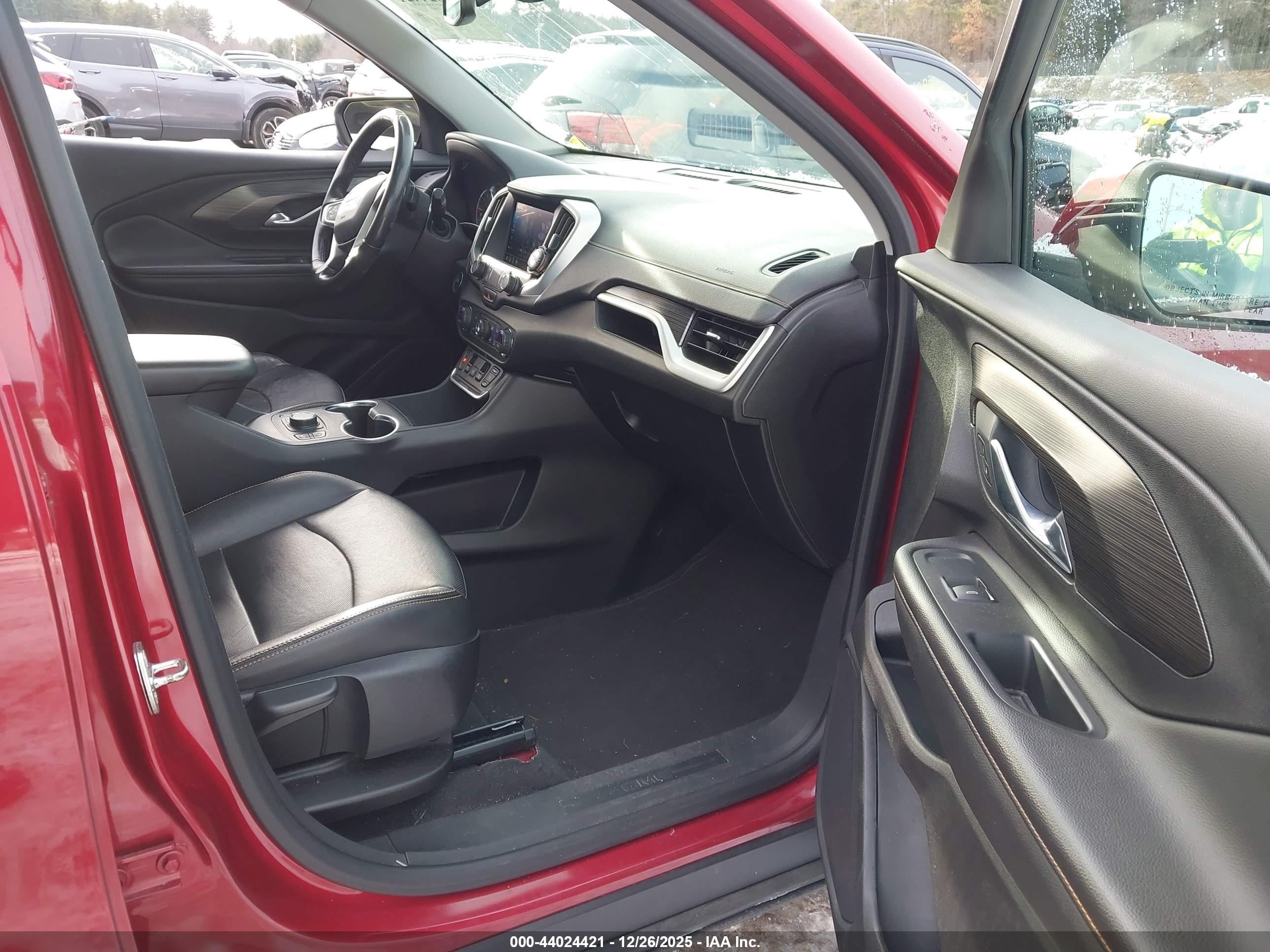 GMC TERRAIN image 5