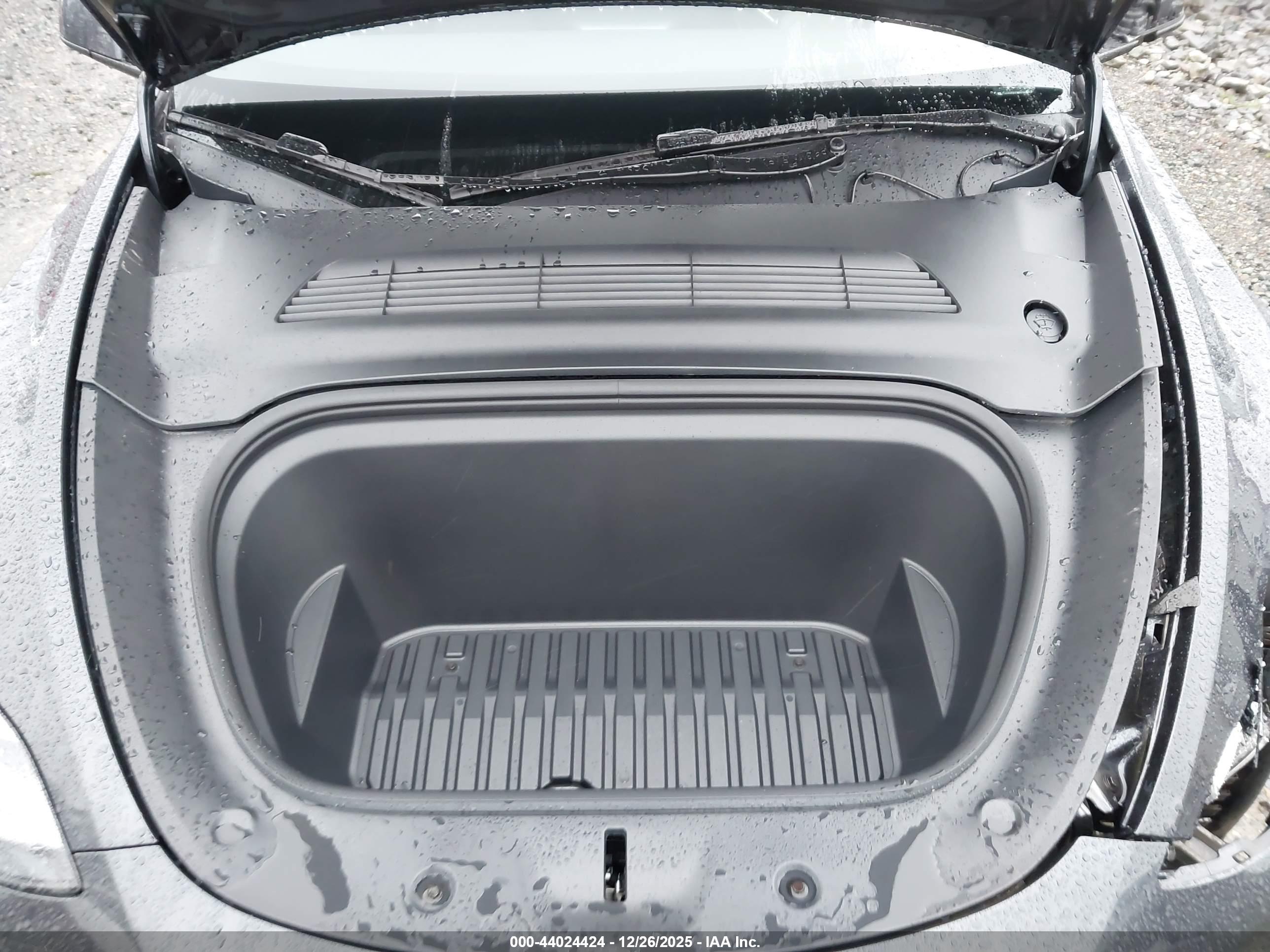 TESLA MODEL image 10