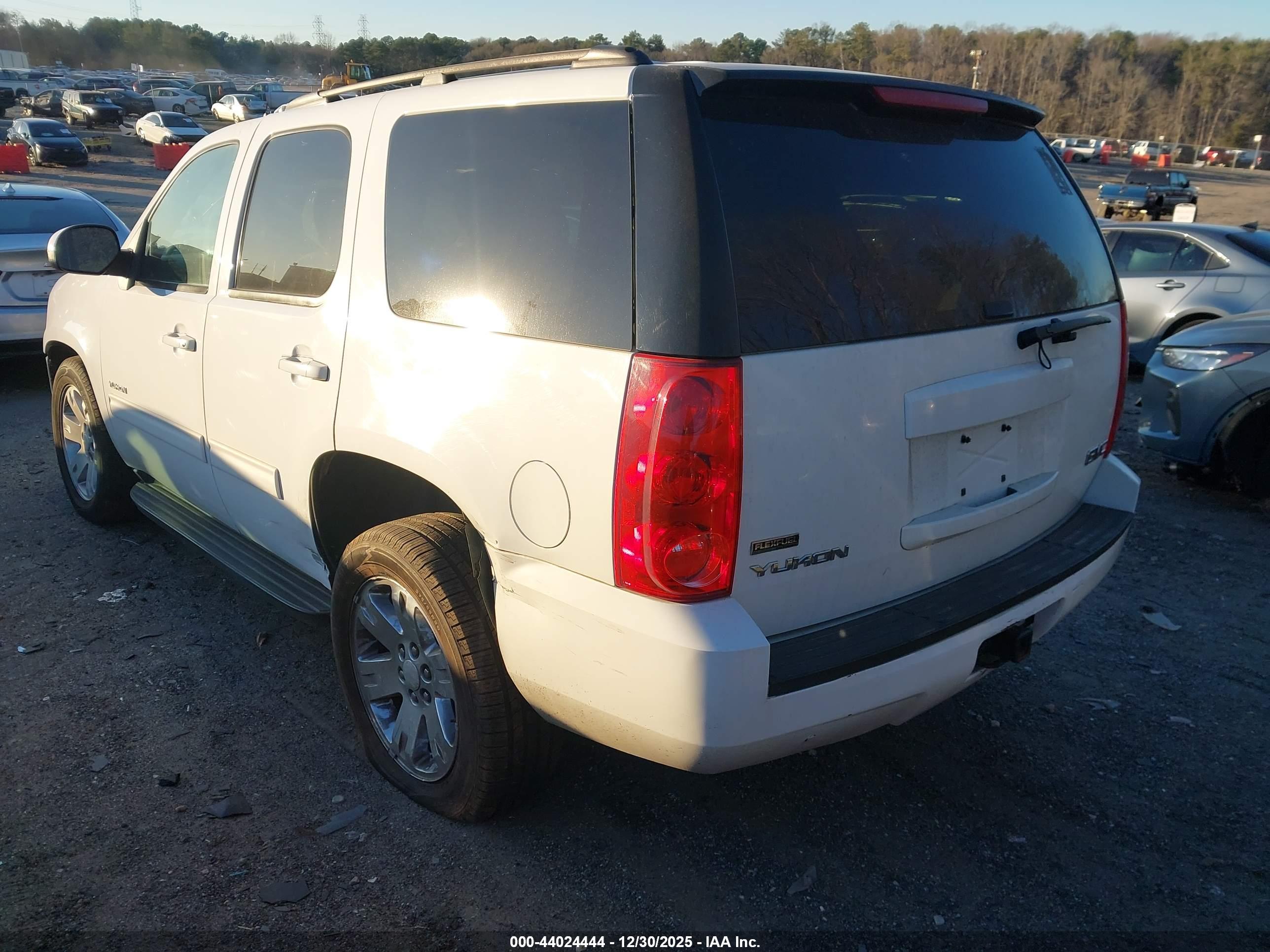 GMC YUKON image 3