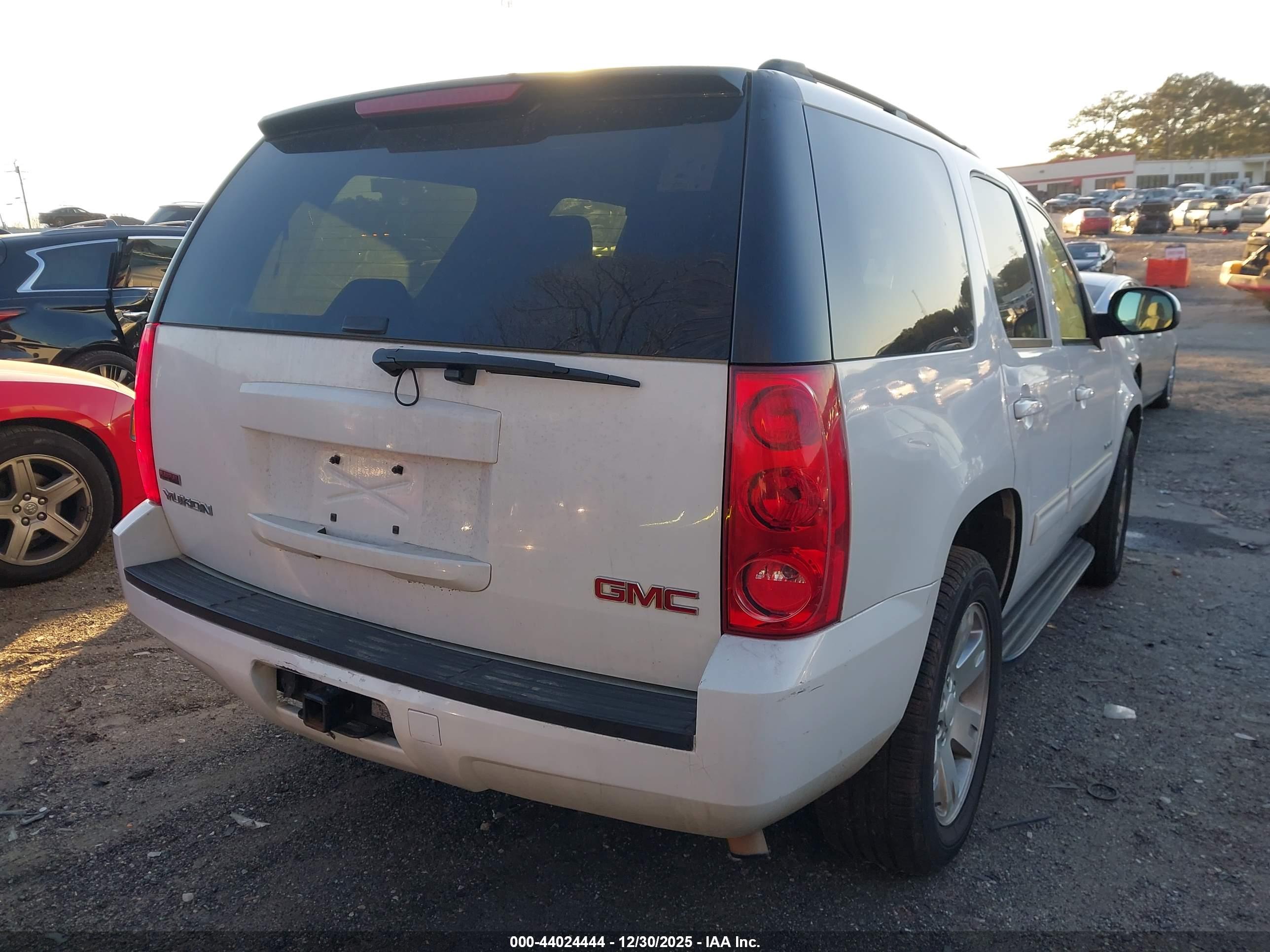 GMC YUKON image 4