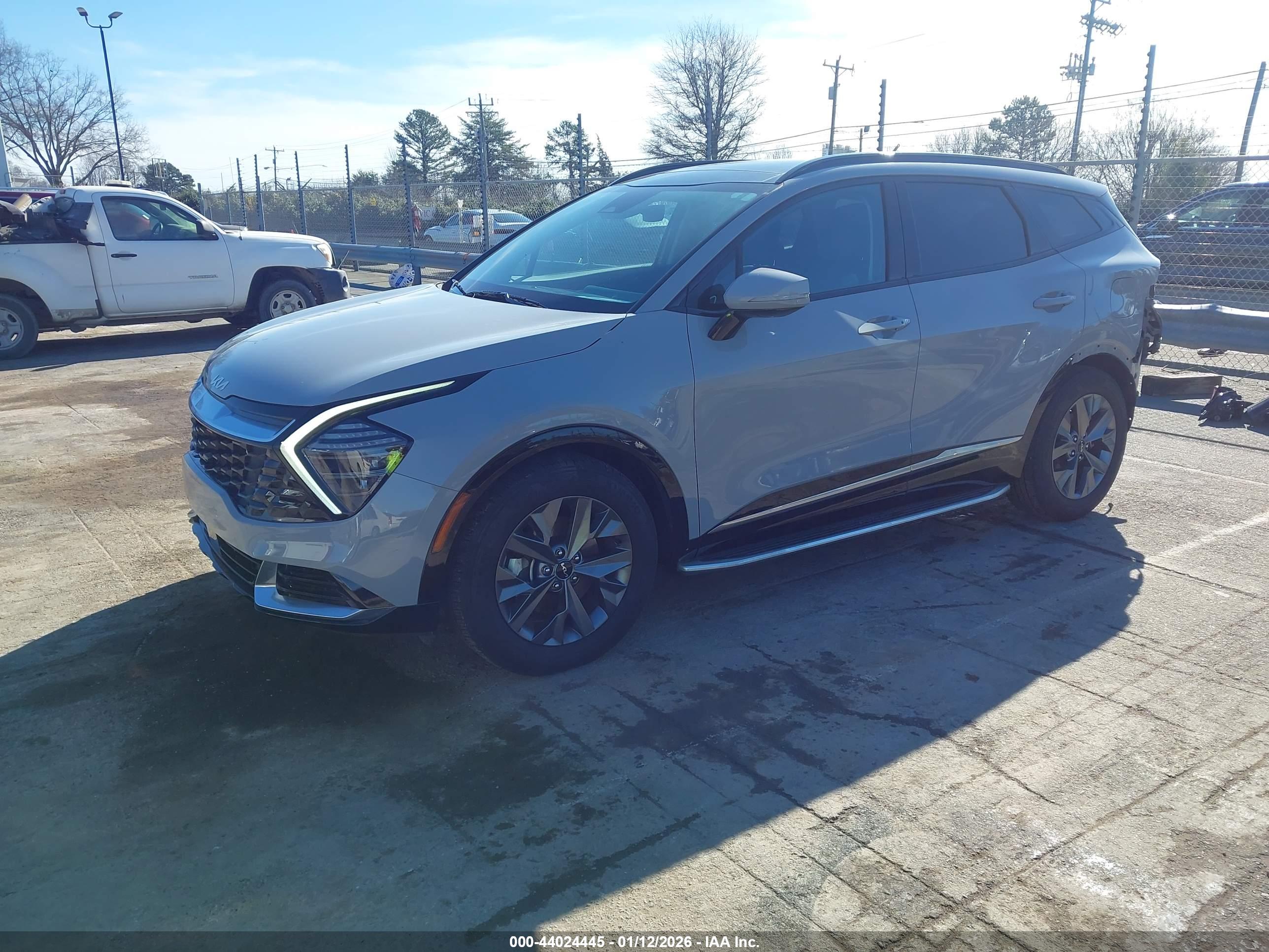 KIA SPORTAGE image 2