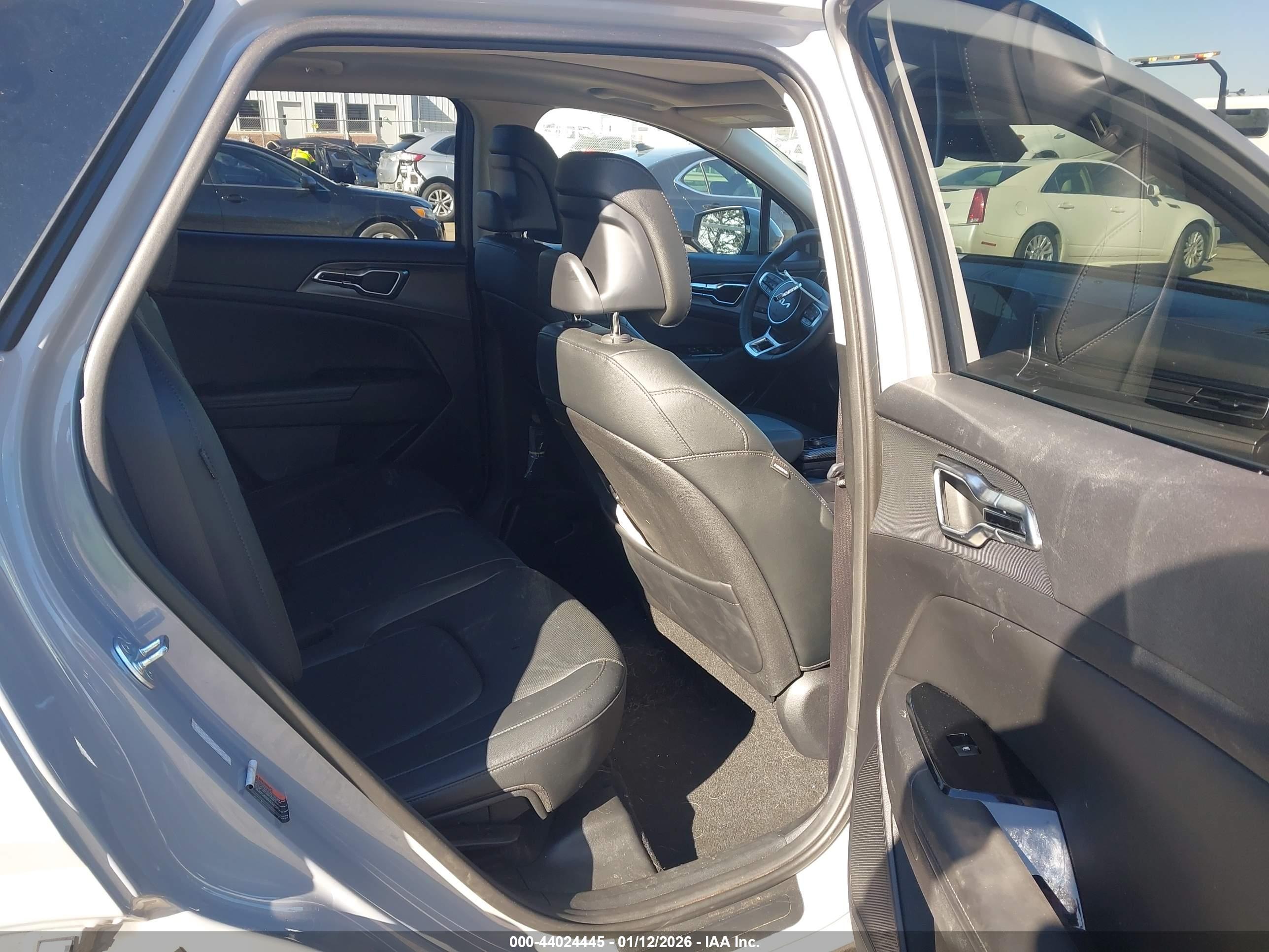 KIA SPORTAGE image 8