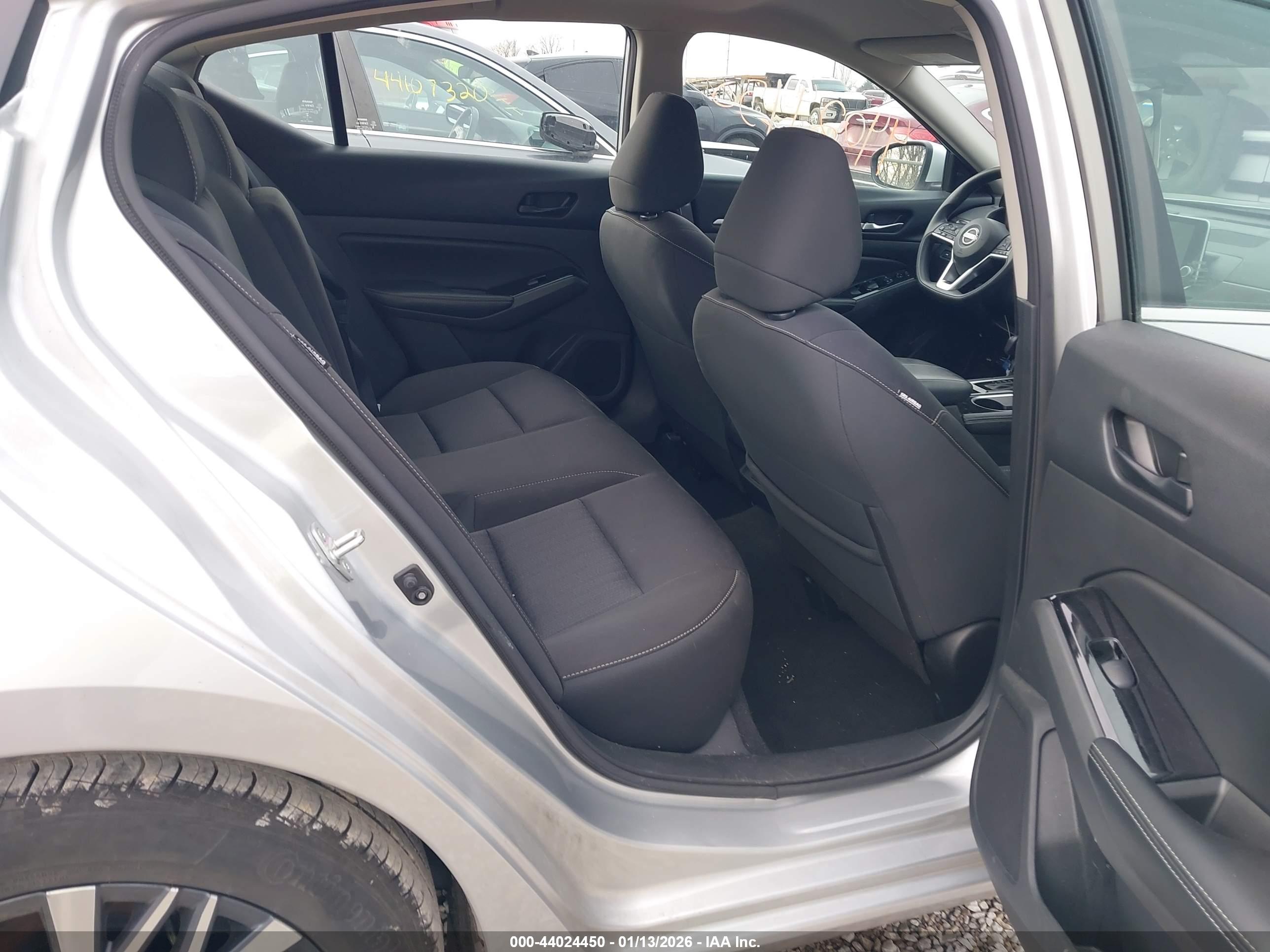 NISSAN ALTIMA image 8
