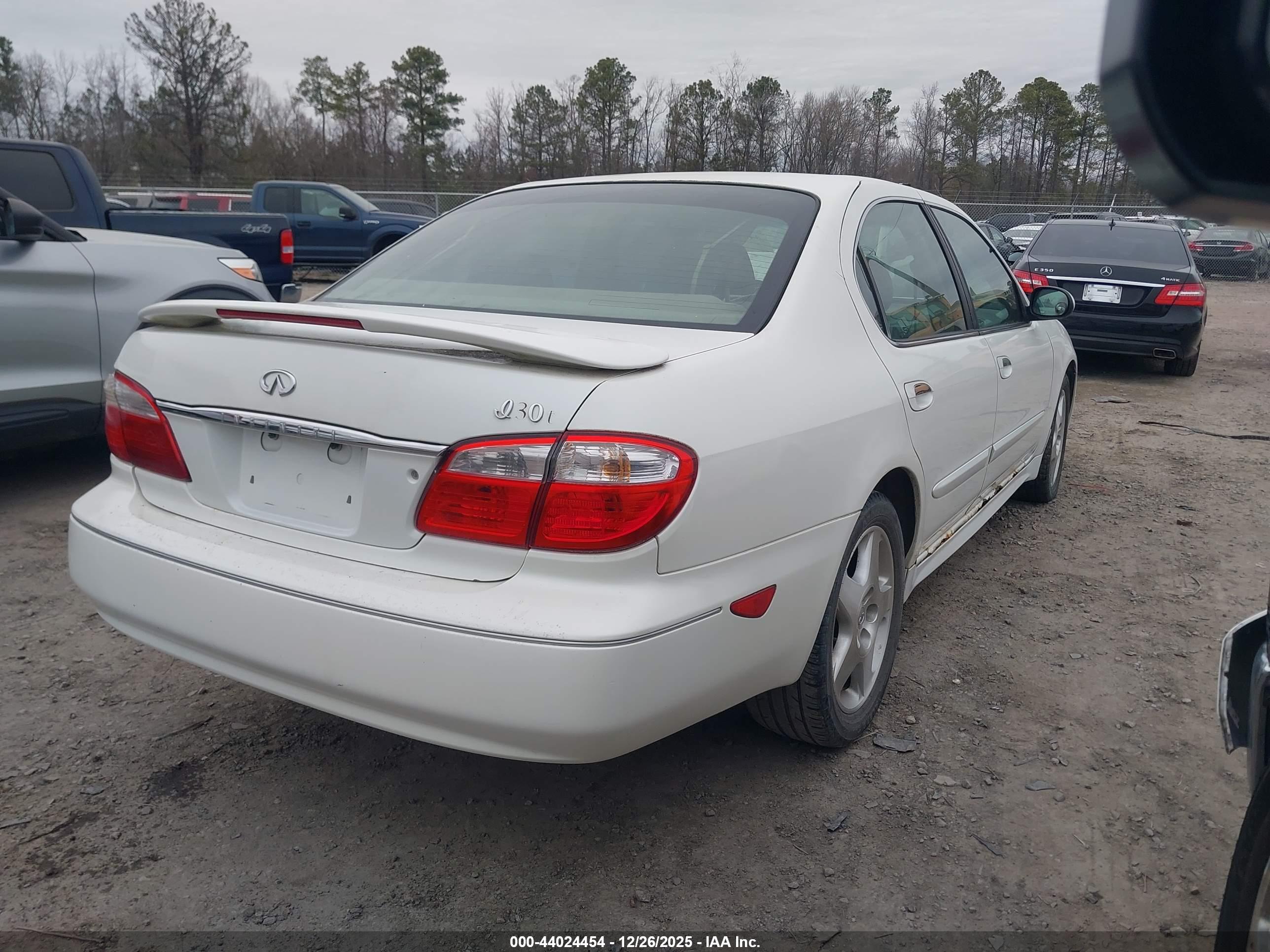 INFINITI I30 image 4