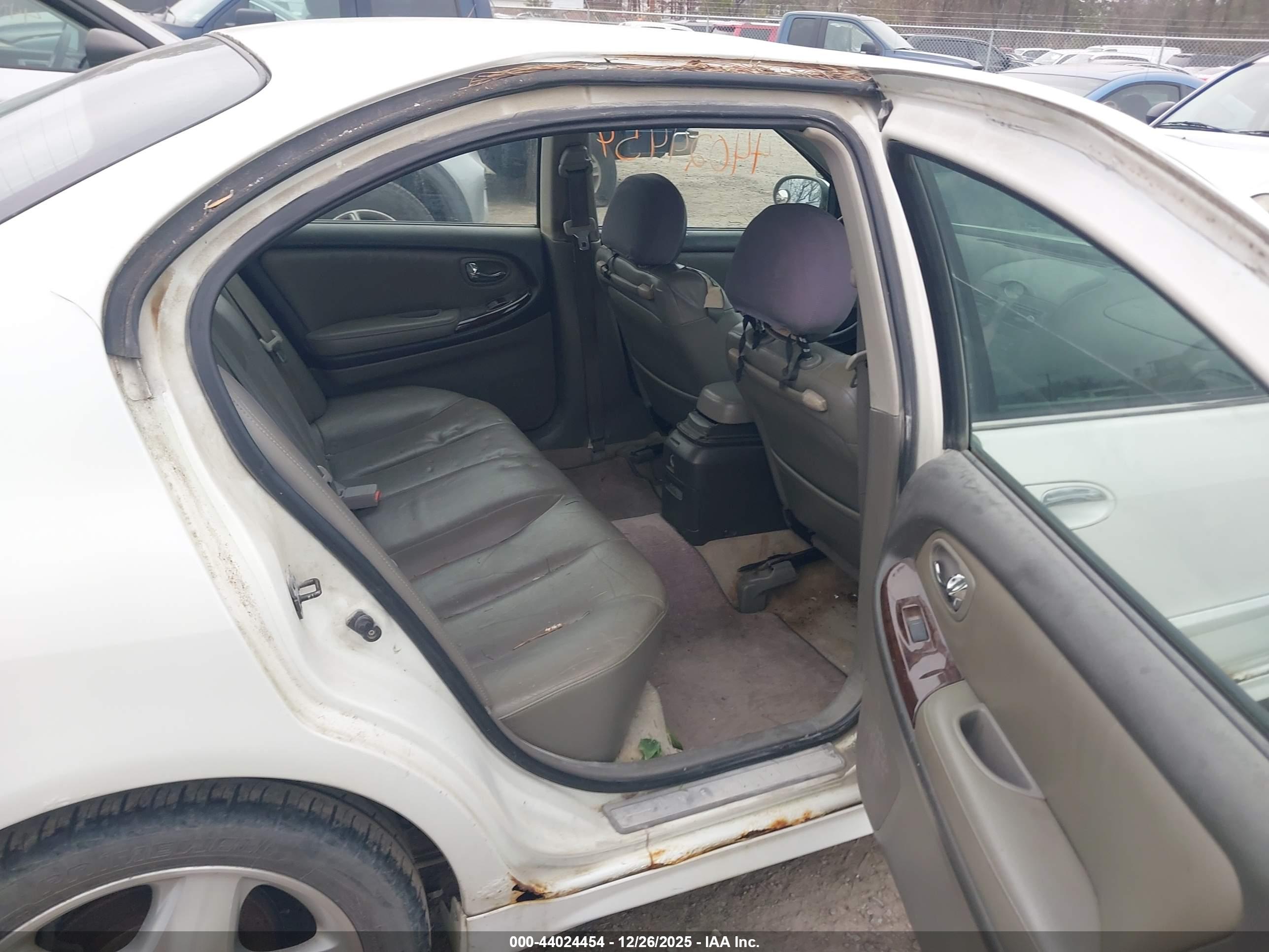 INFINITI I30 image 8
