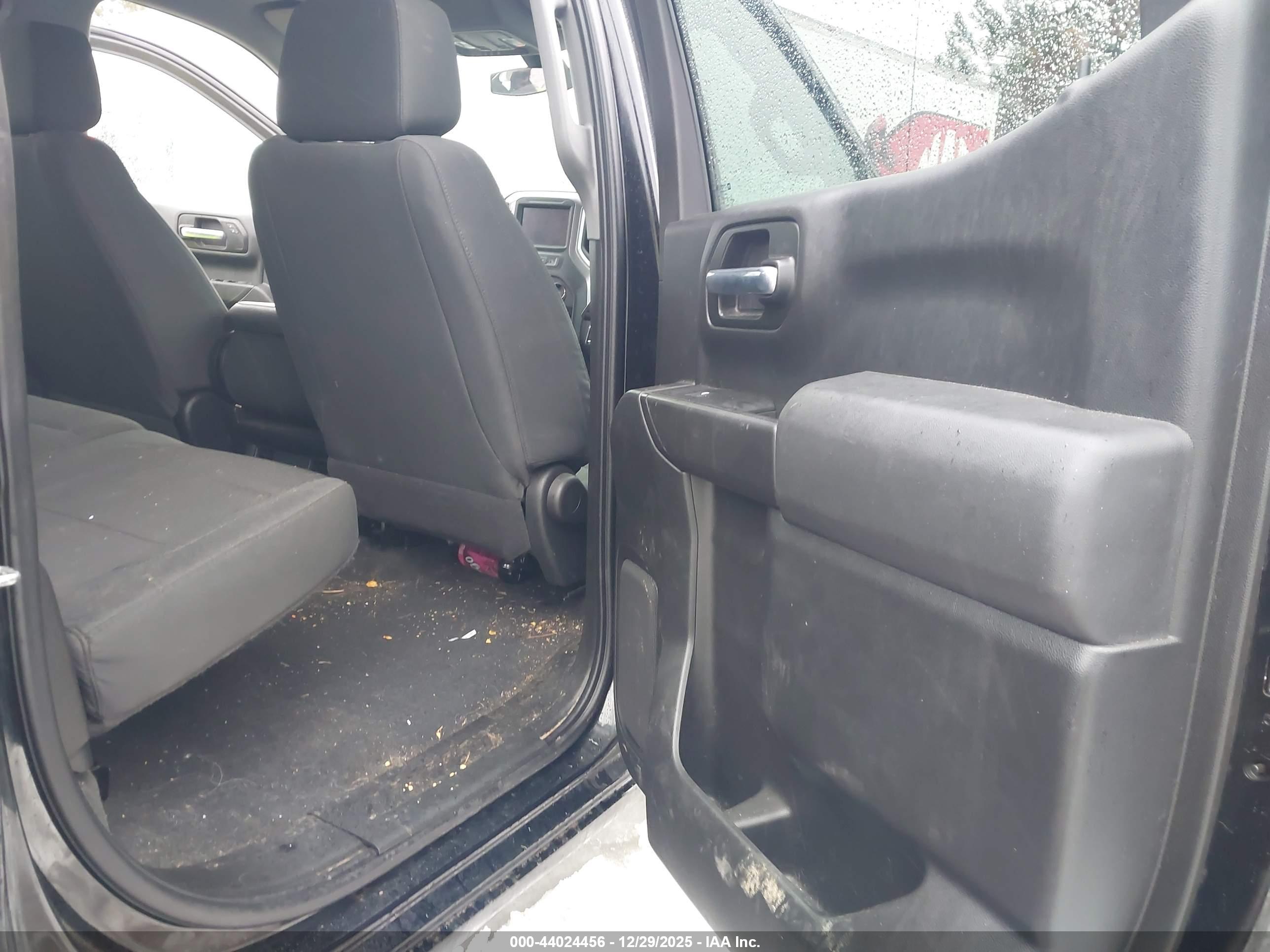 CHEVROLET SILVERADO image 8