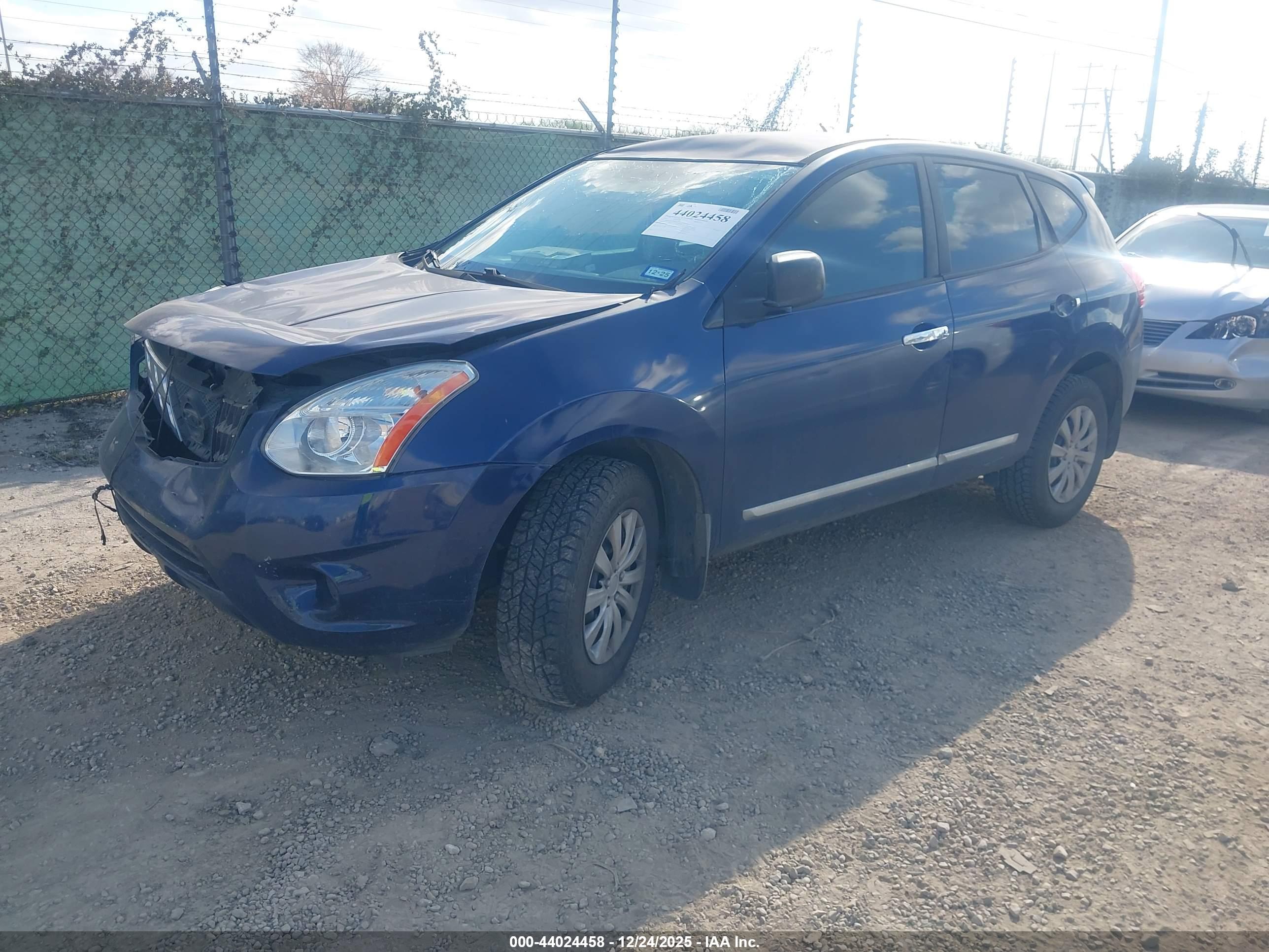 NISSAN ROGUE image 2