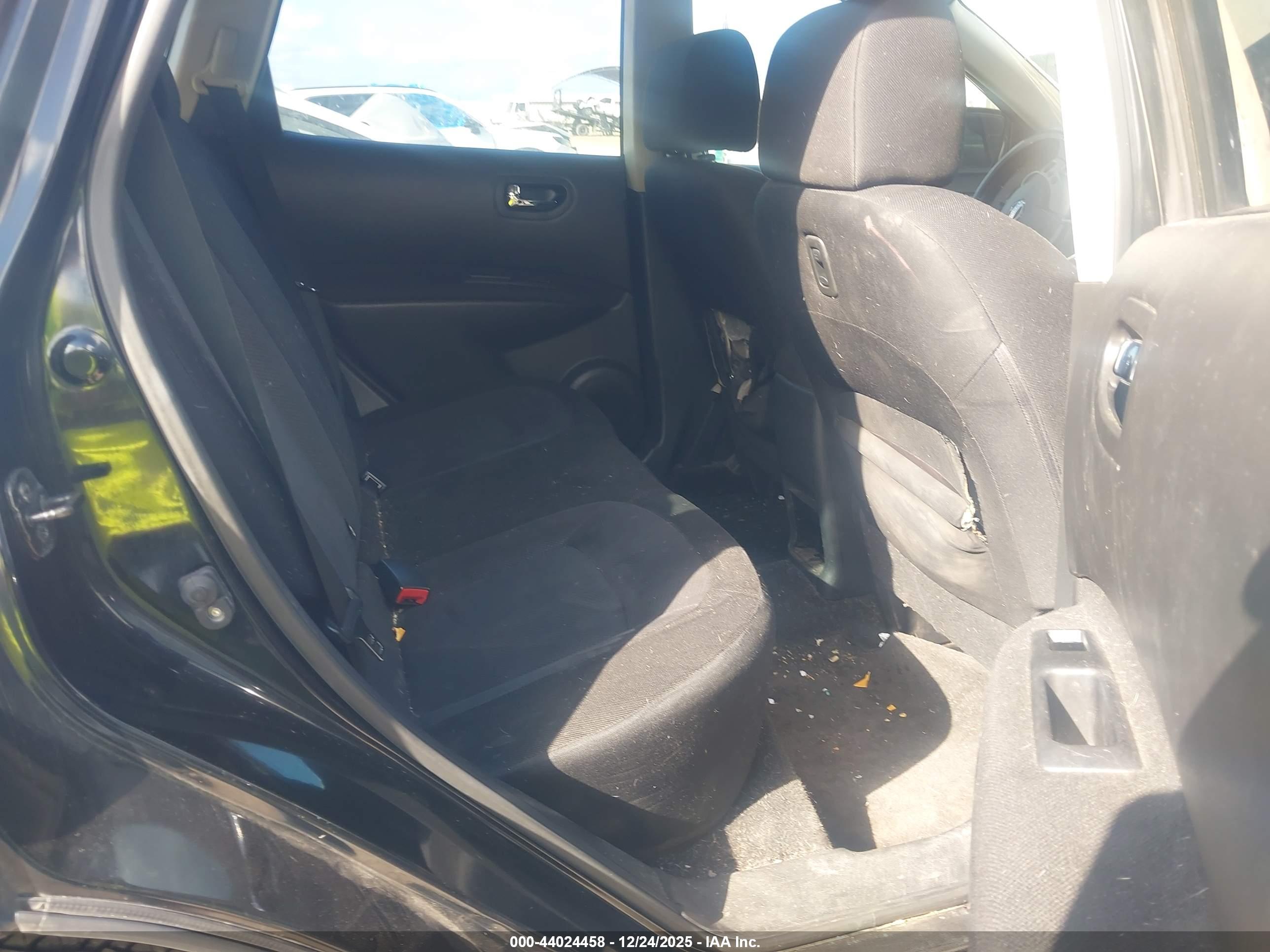 NISSAN ROGUE image 8