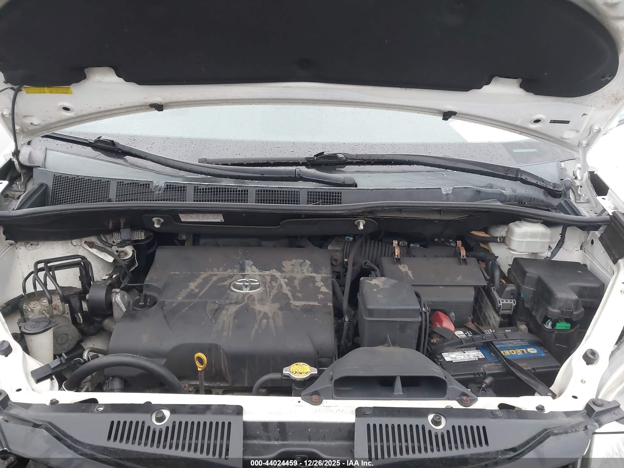 TOYOTA SIENNA image 10