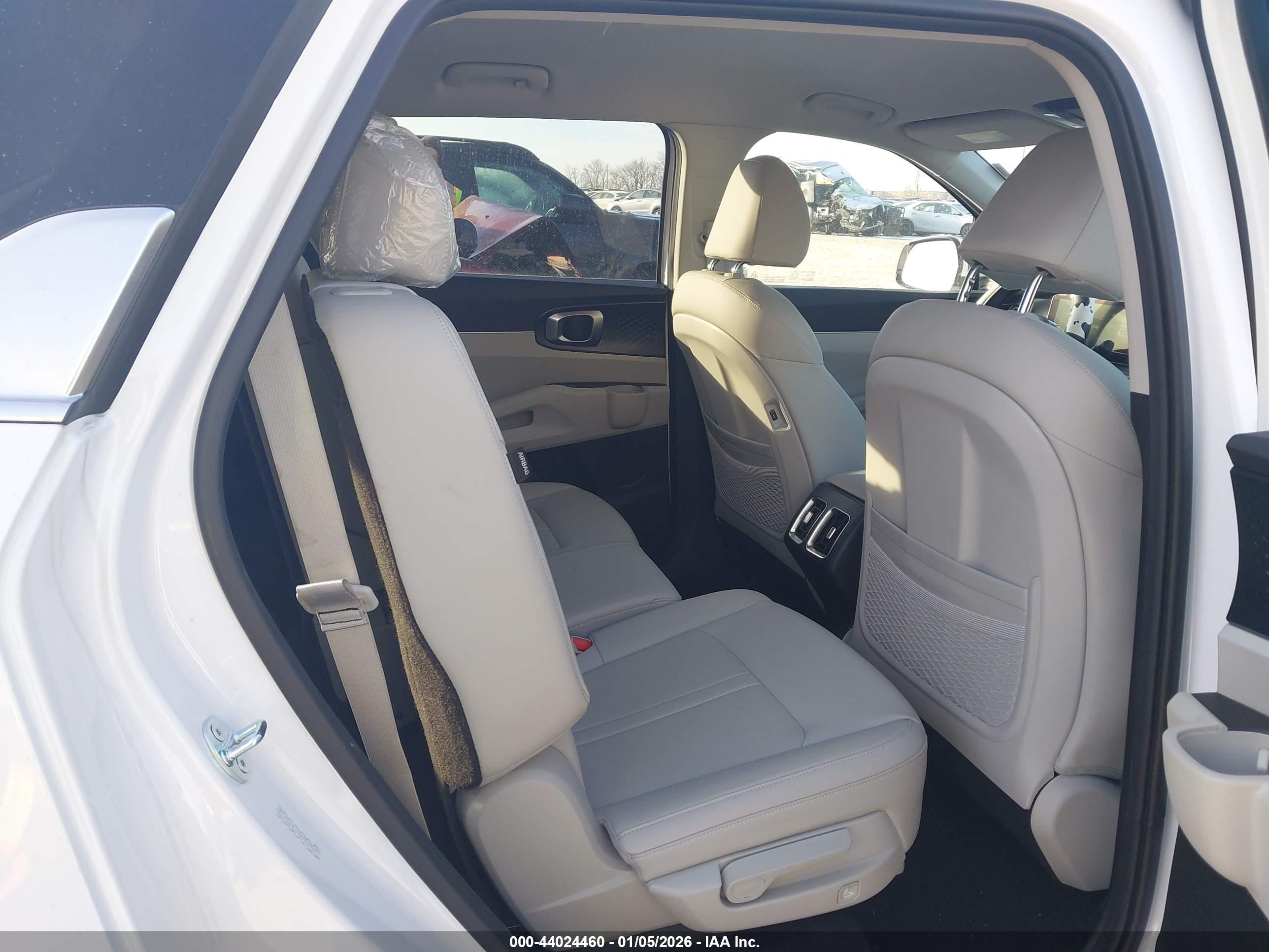 KIA SORENTO image 8