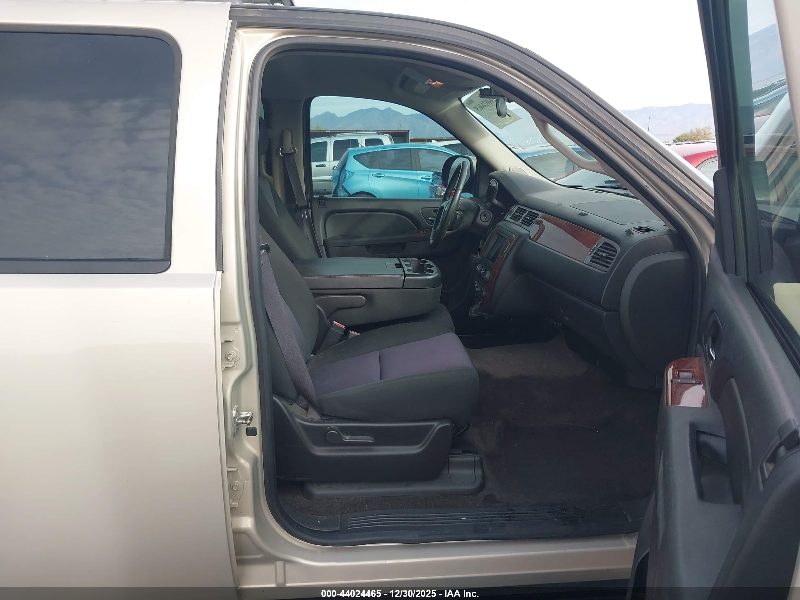 CHEVROLET TAHOE image 5