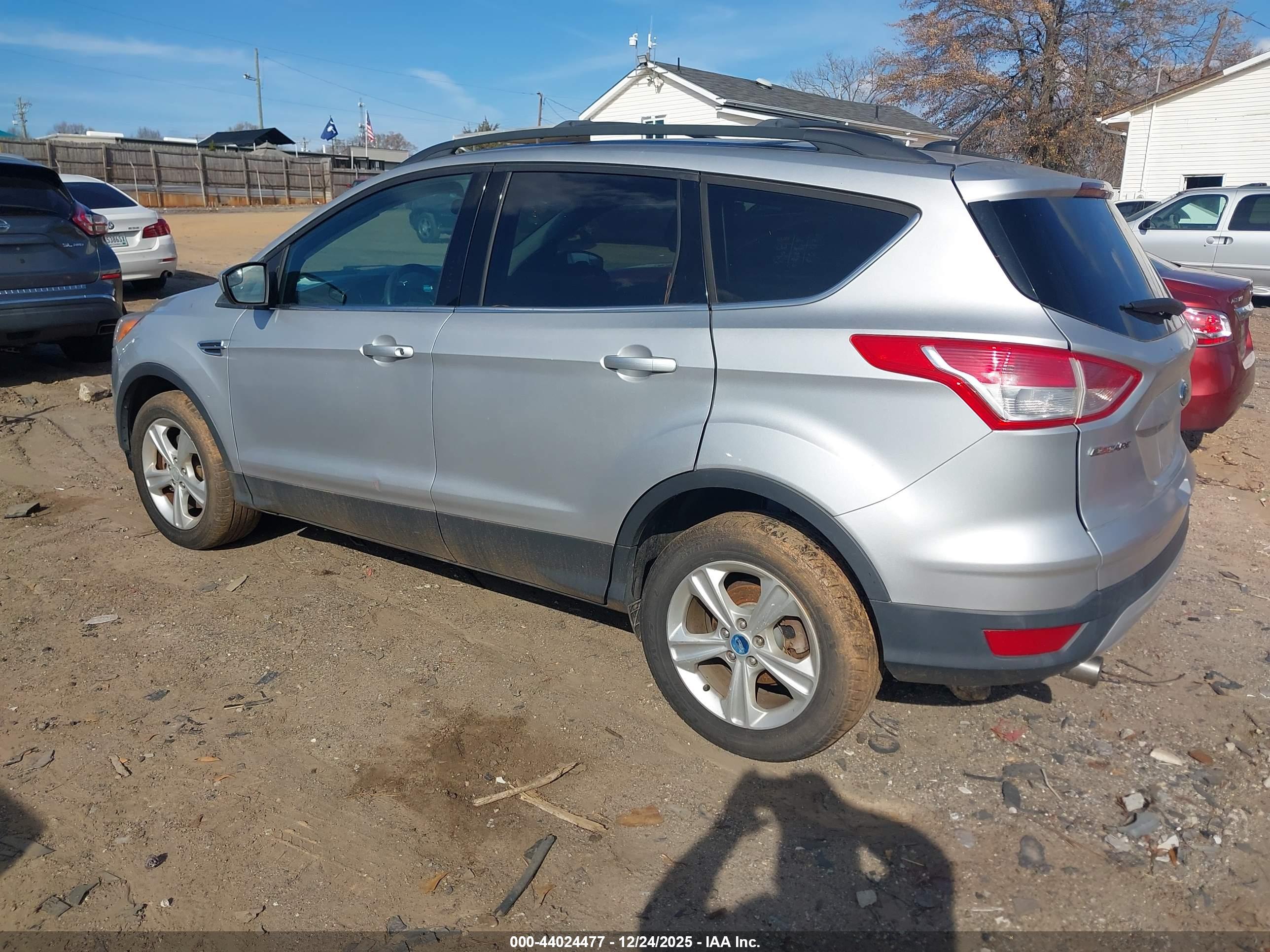 FORD ESCAPE image 3