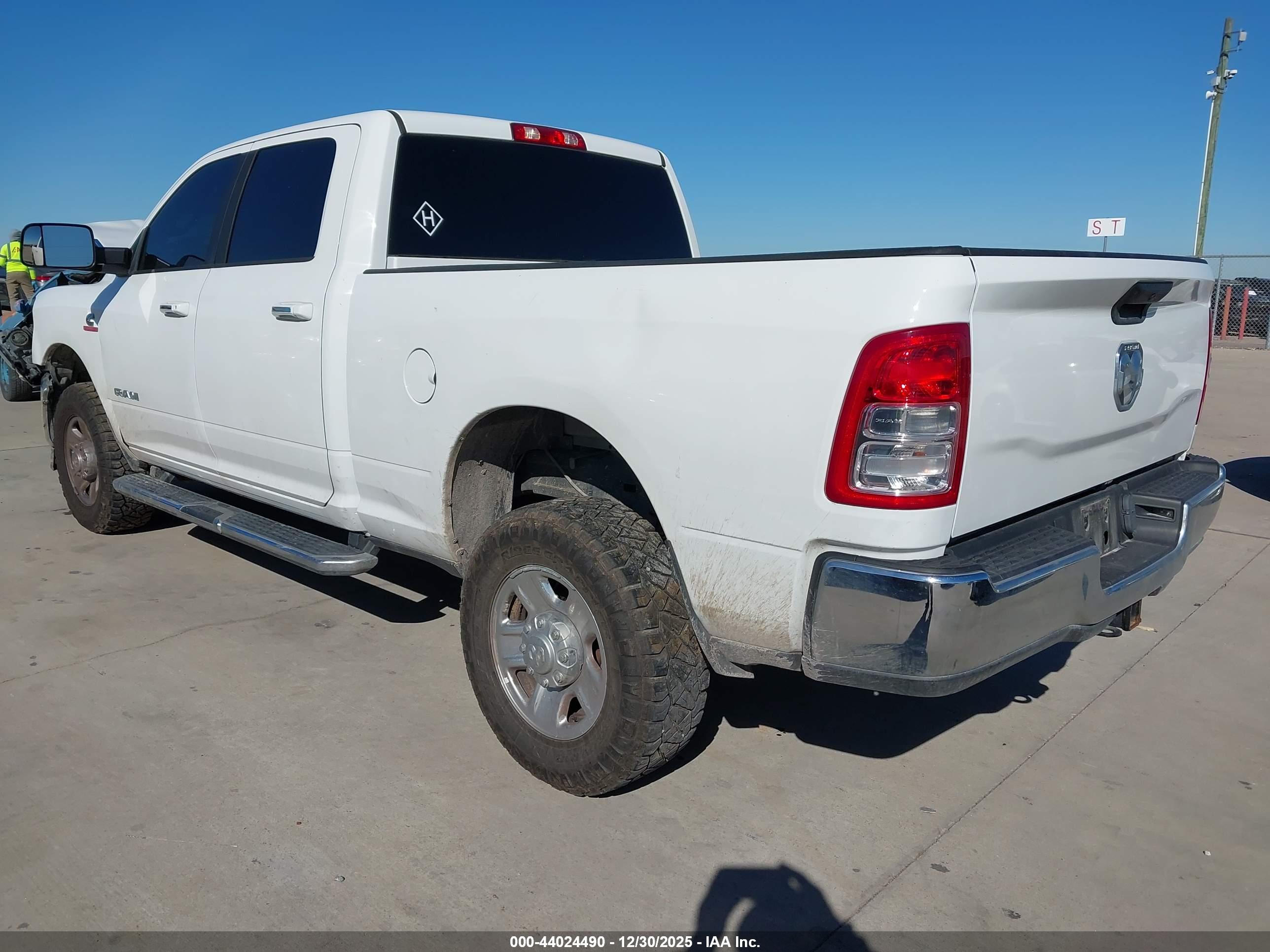 RAM 2500 image 3