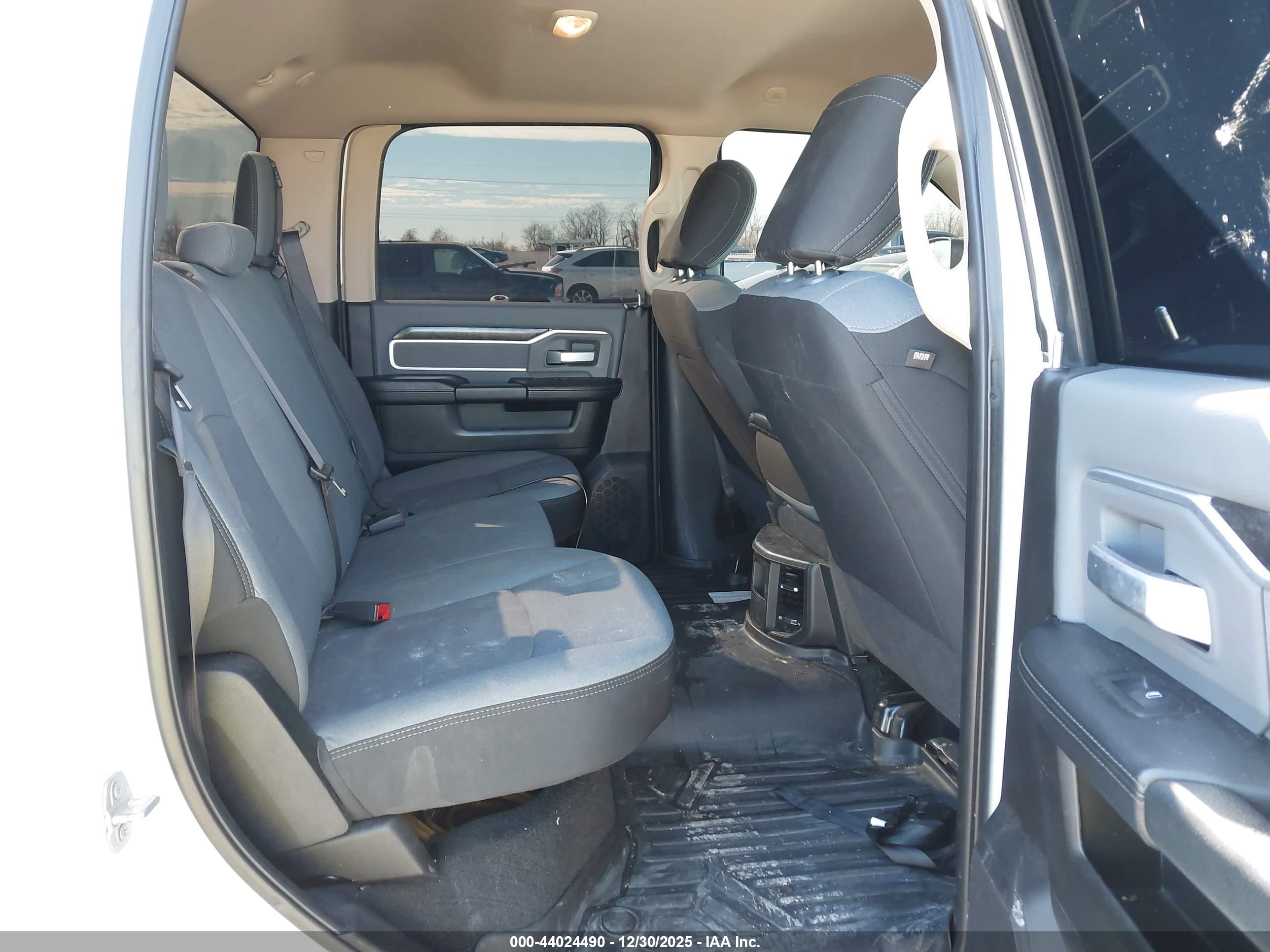 RAM 2500 image 8