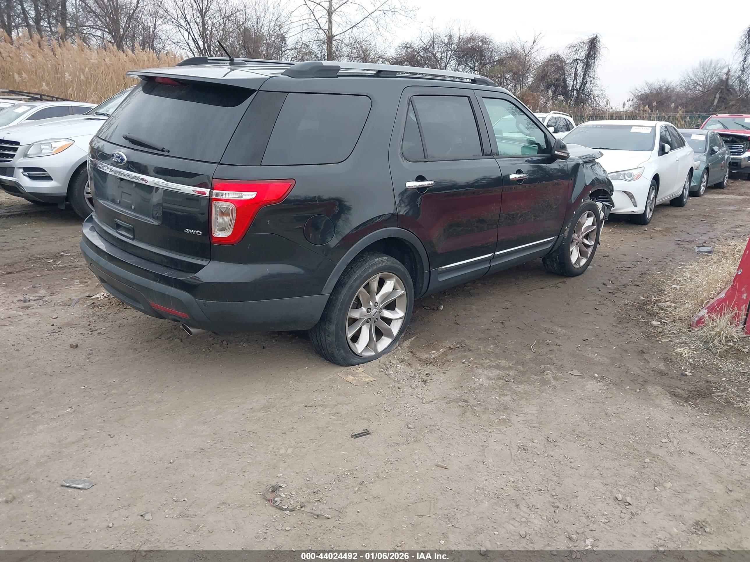 FORD EXPLORER image 4