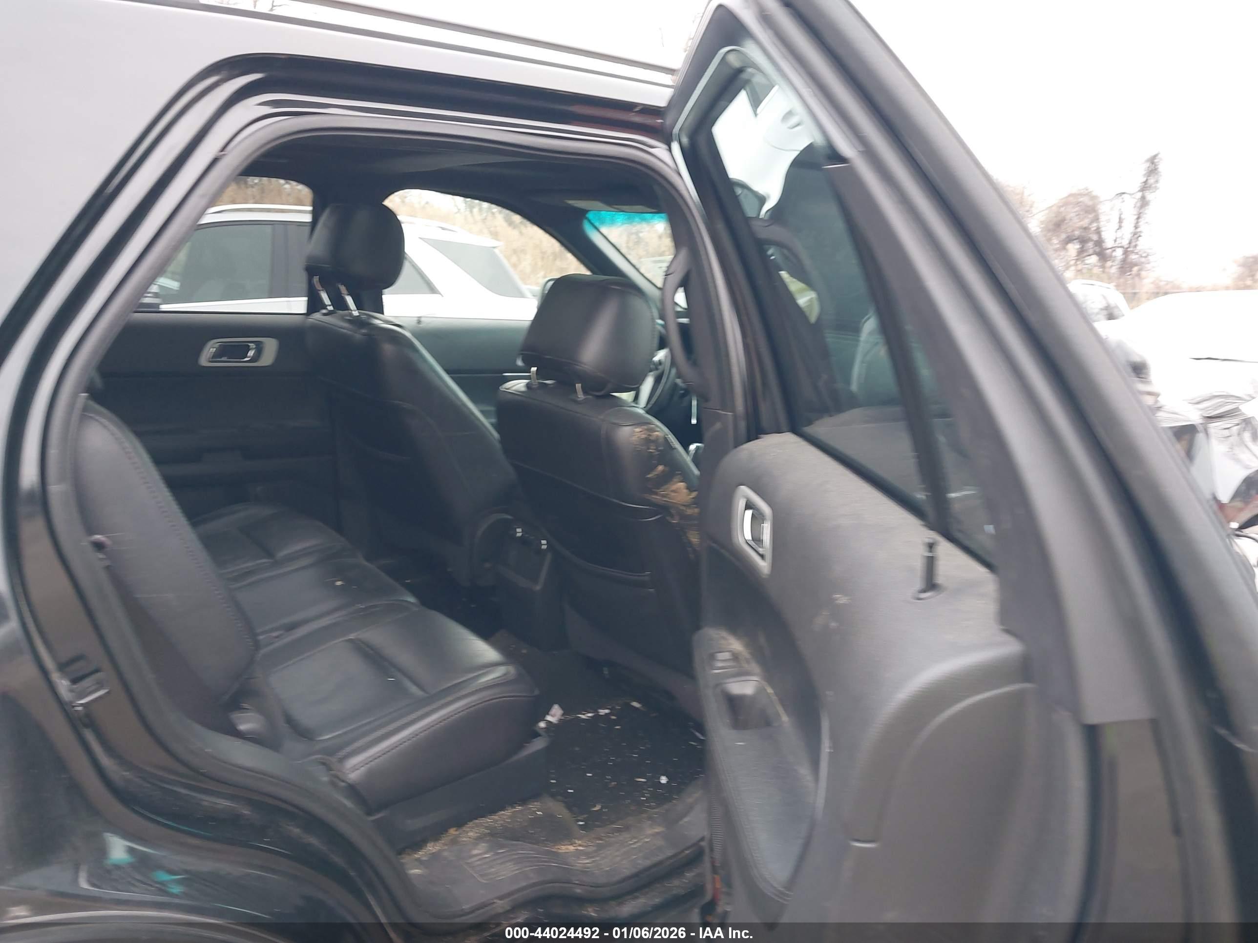 FORD EXPLORER image 8