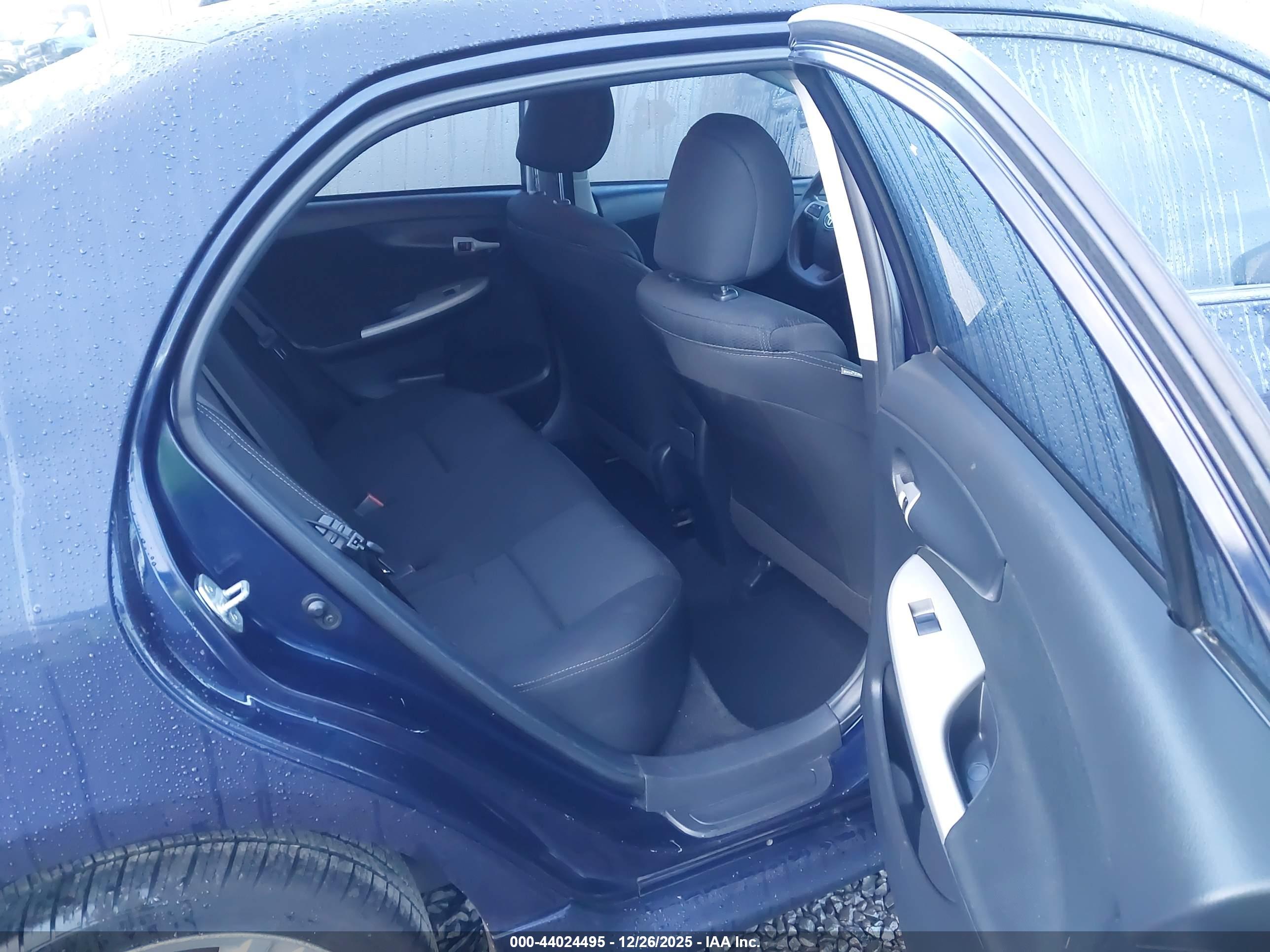 TOYOTA COROLLA image 8
