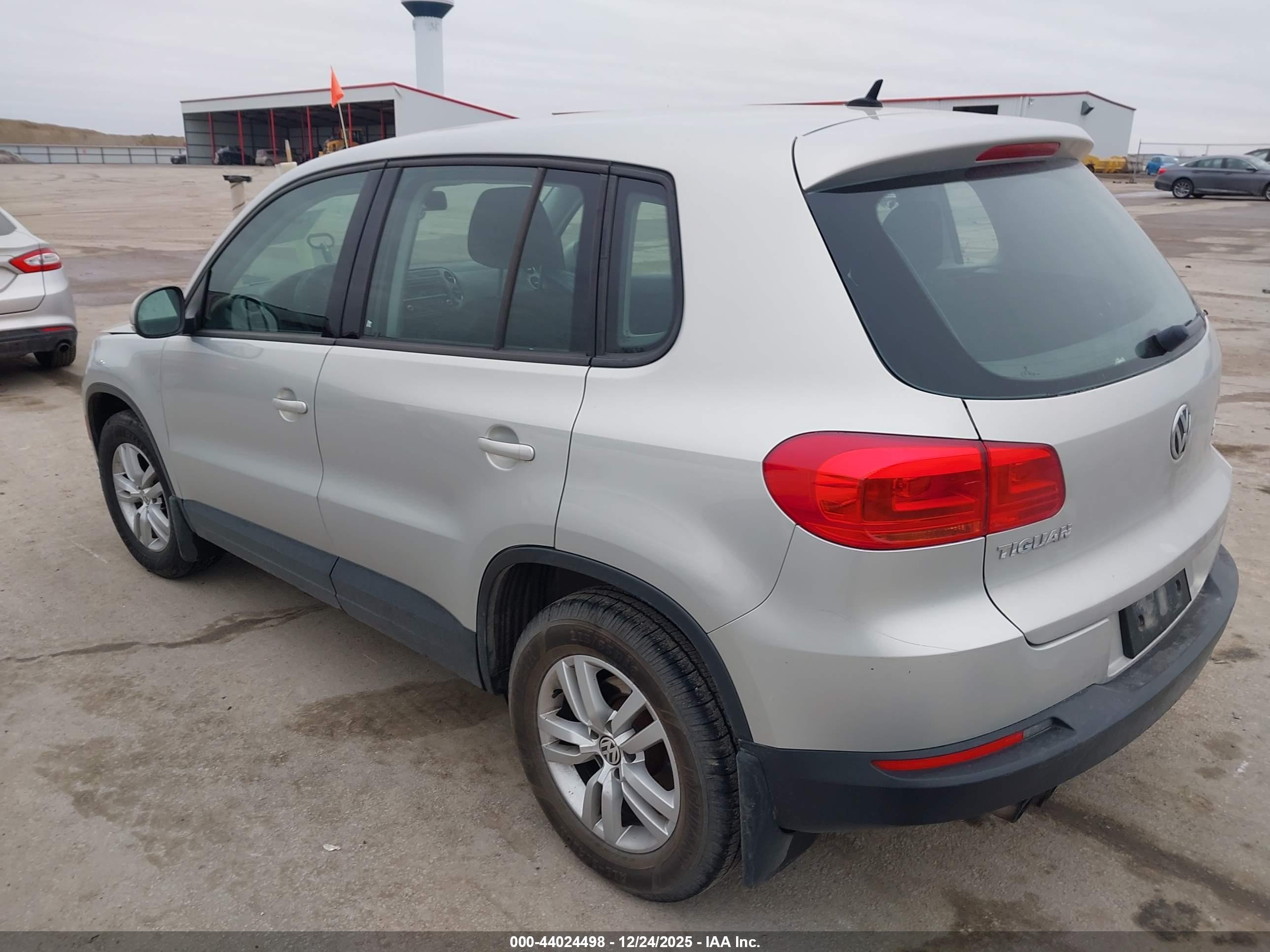 VOLKSWAGEN TIGUAN image 3