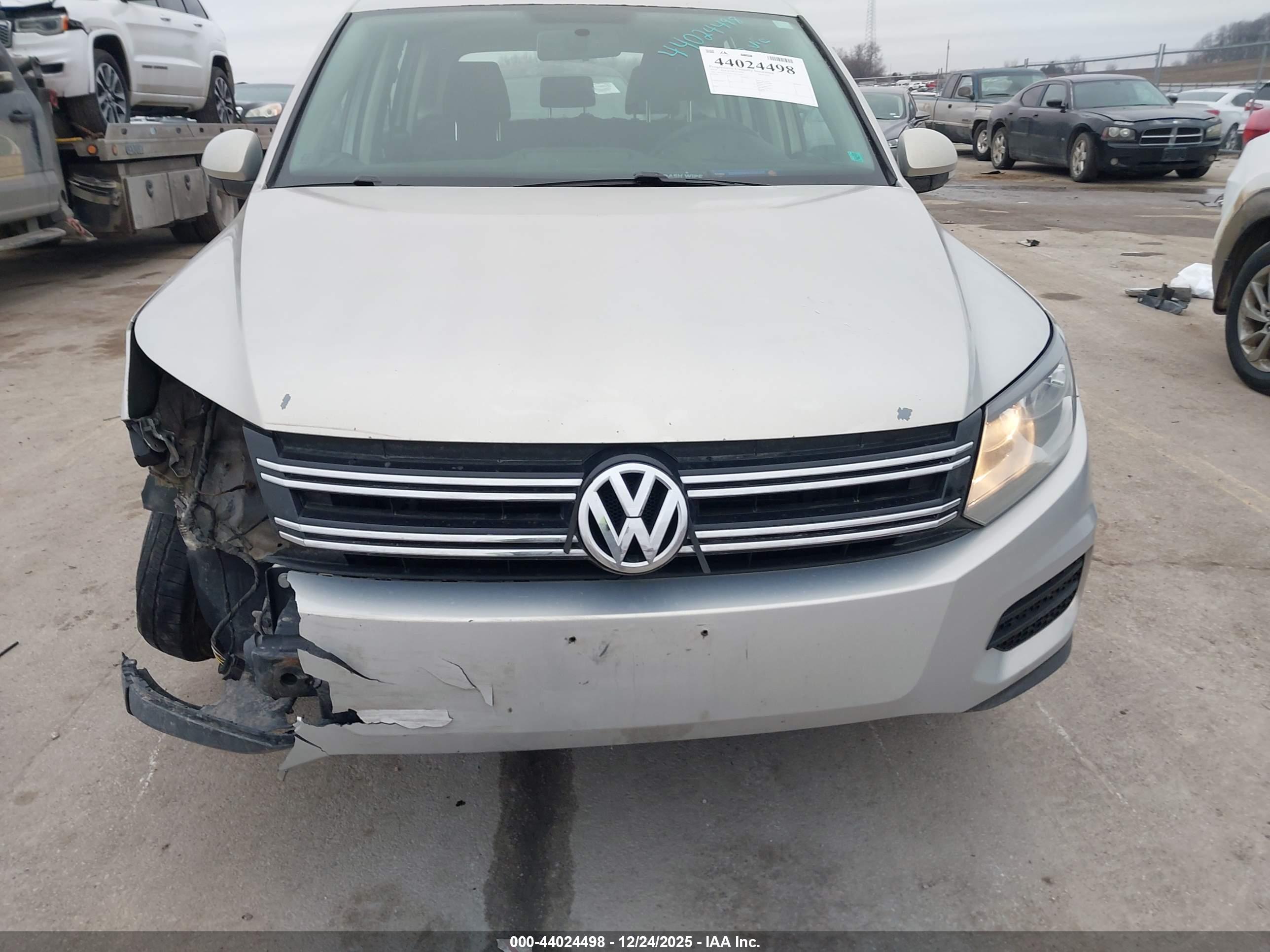 VOLKSWAGEN TIGUAN image 6