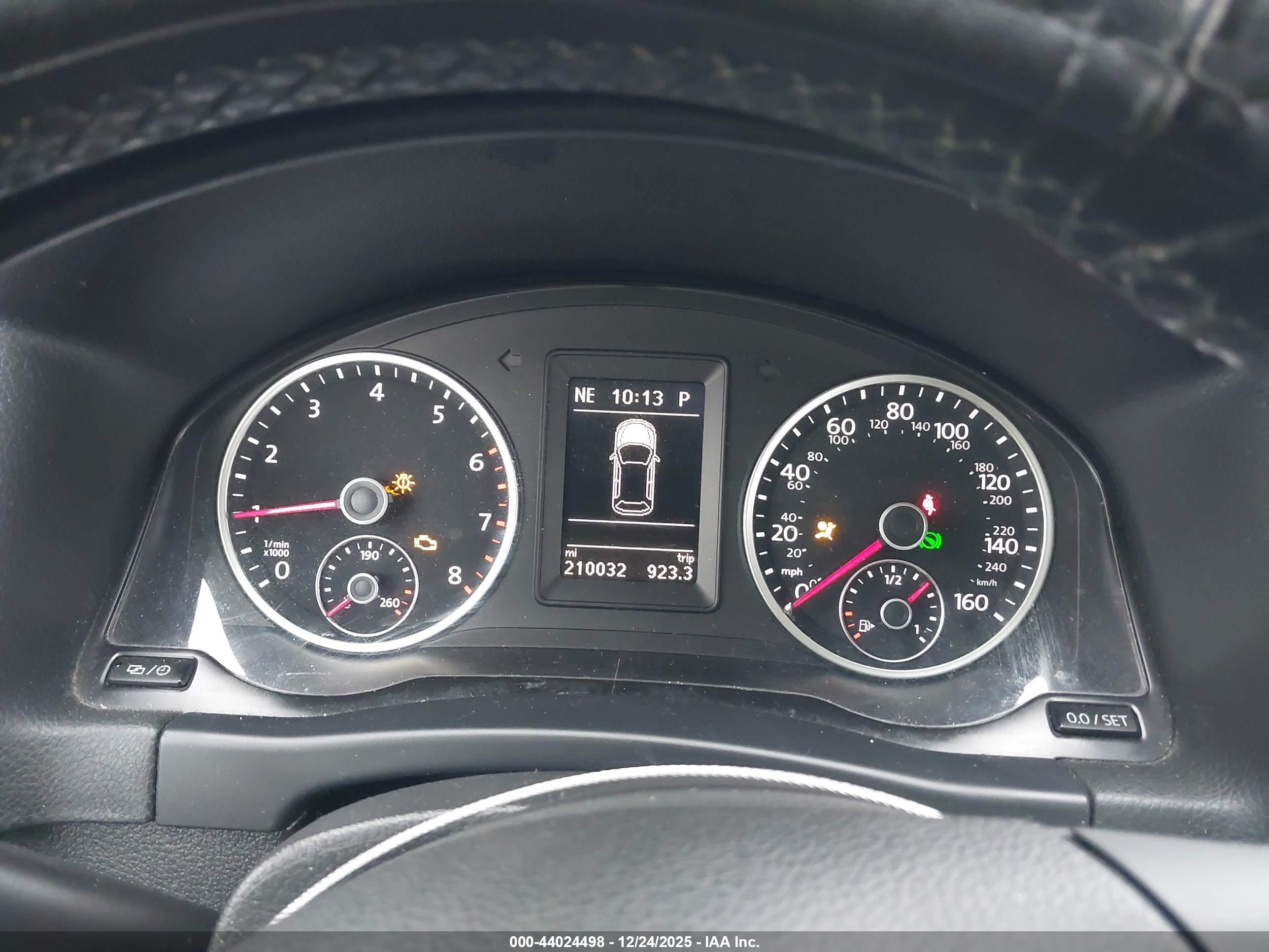 VOLKSWAGEN TIGUAN image 7