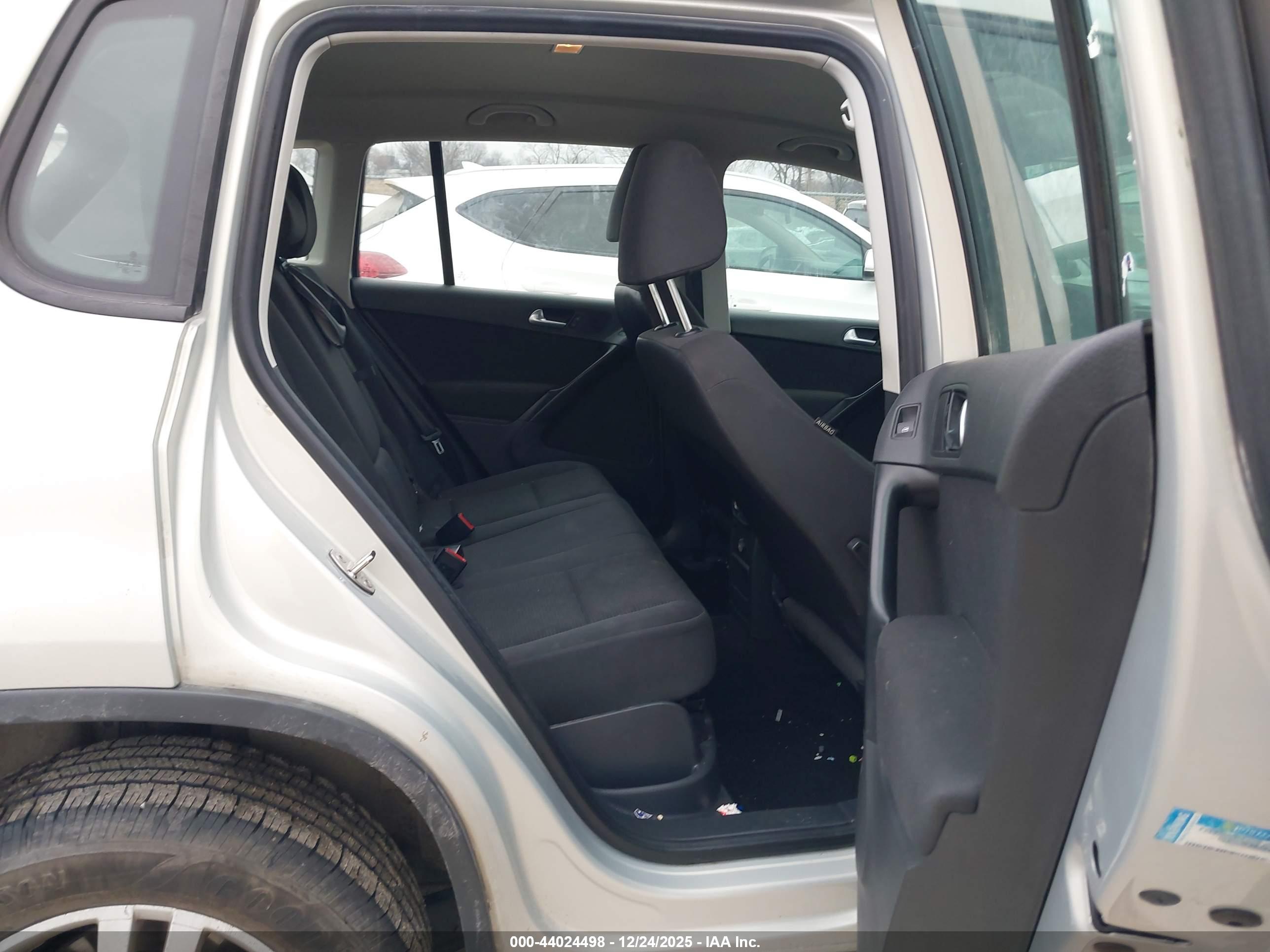 VOLKSWAGEN TIGUAN image 8