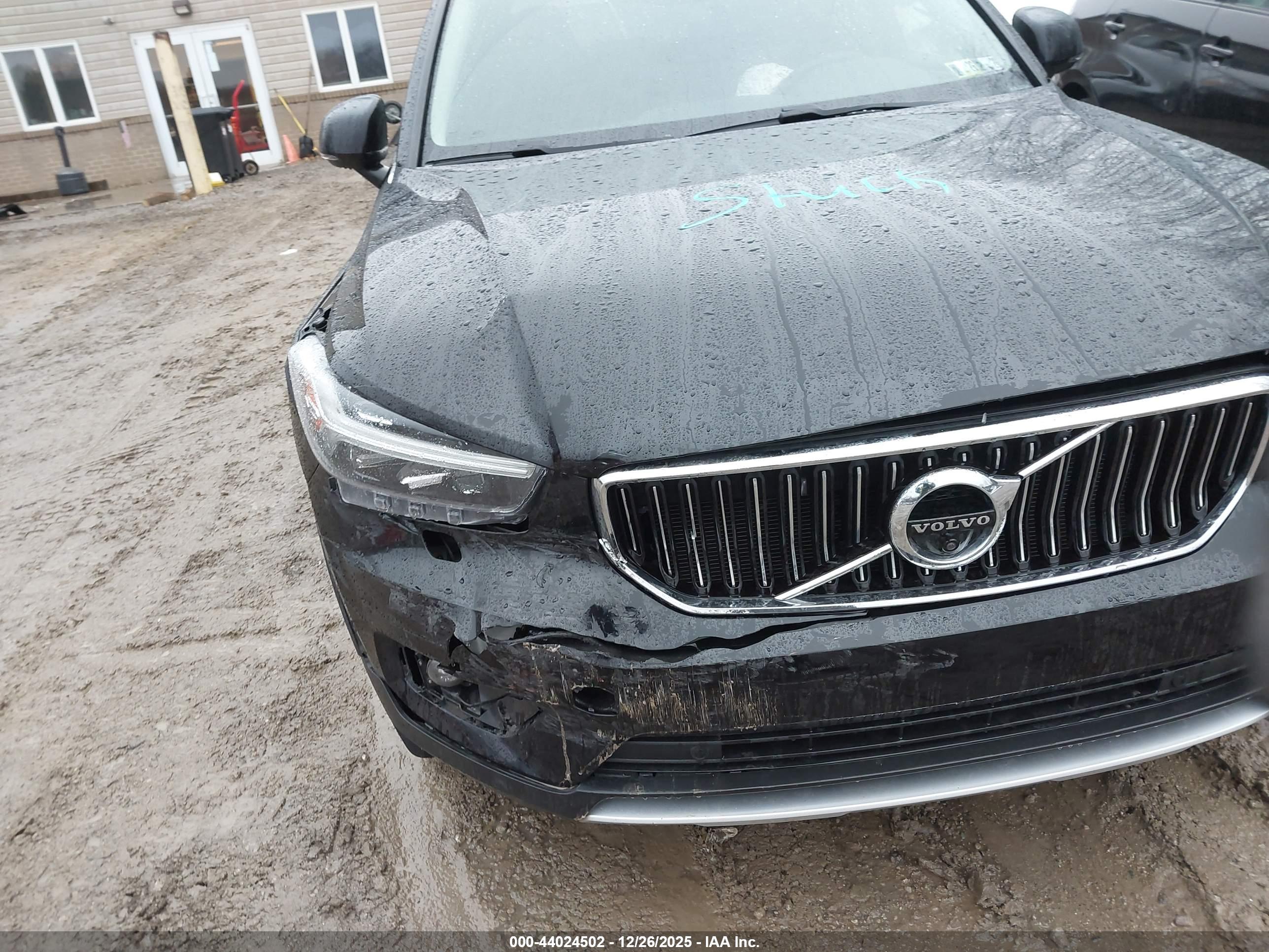 VOLVO XC40 image 6