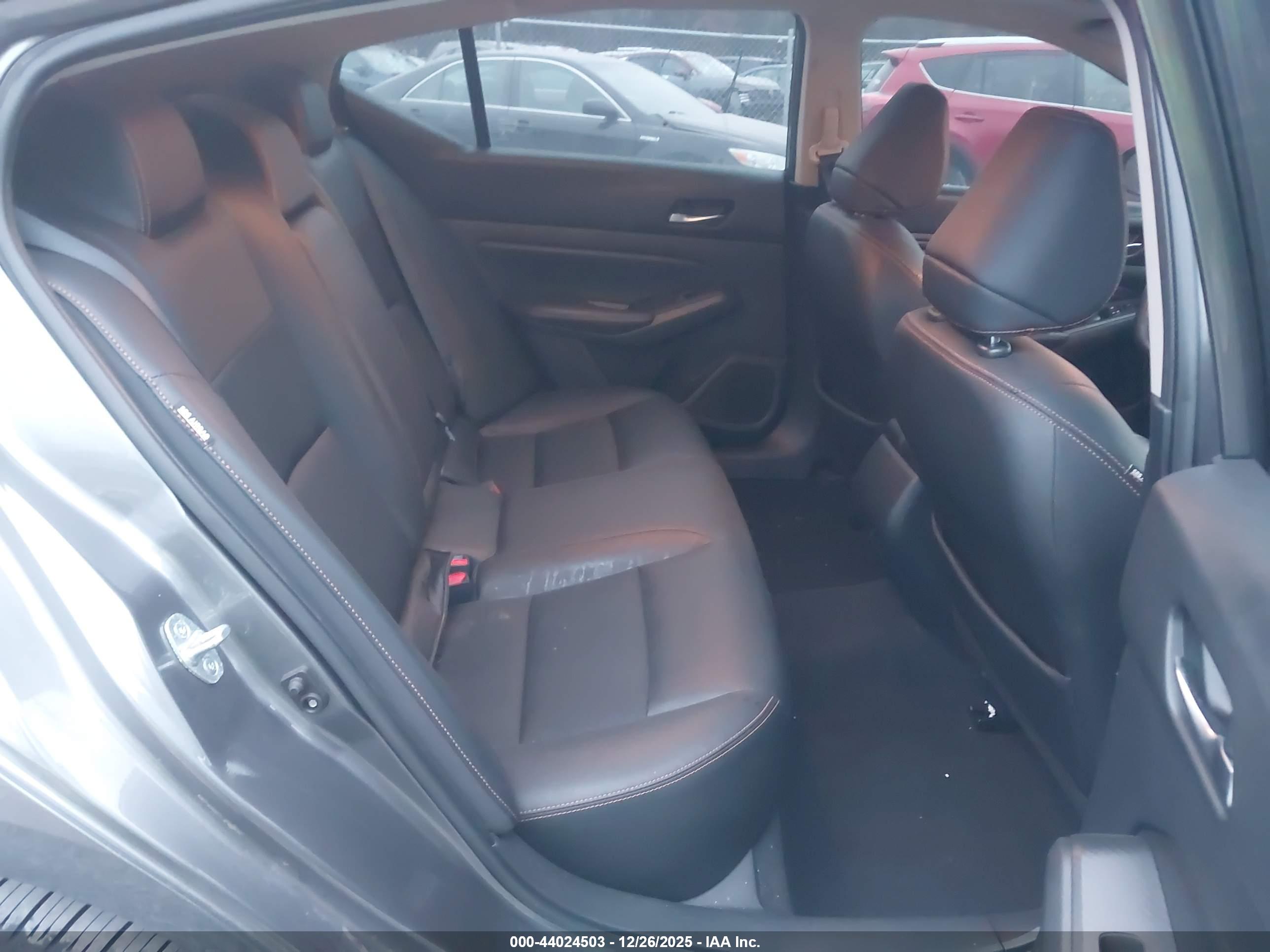 NISSAN ALTIMA image 8