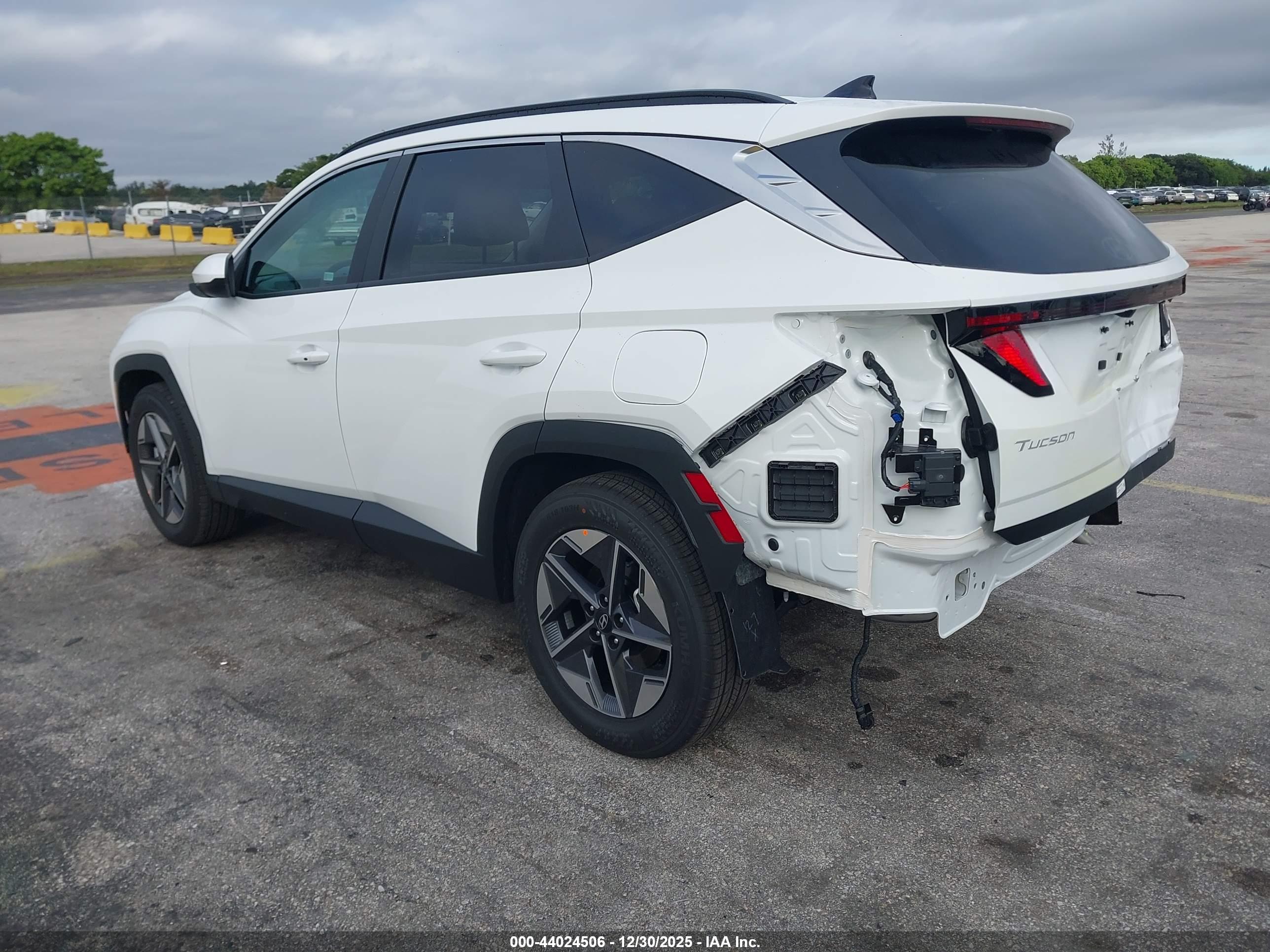 HYUNDAI TUCSON image 3