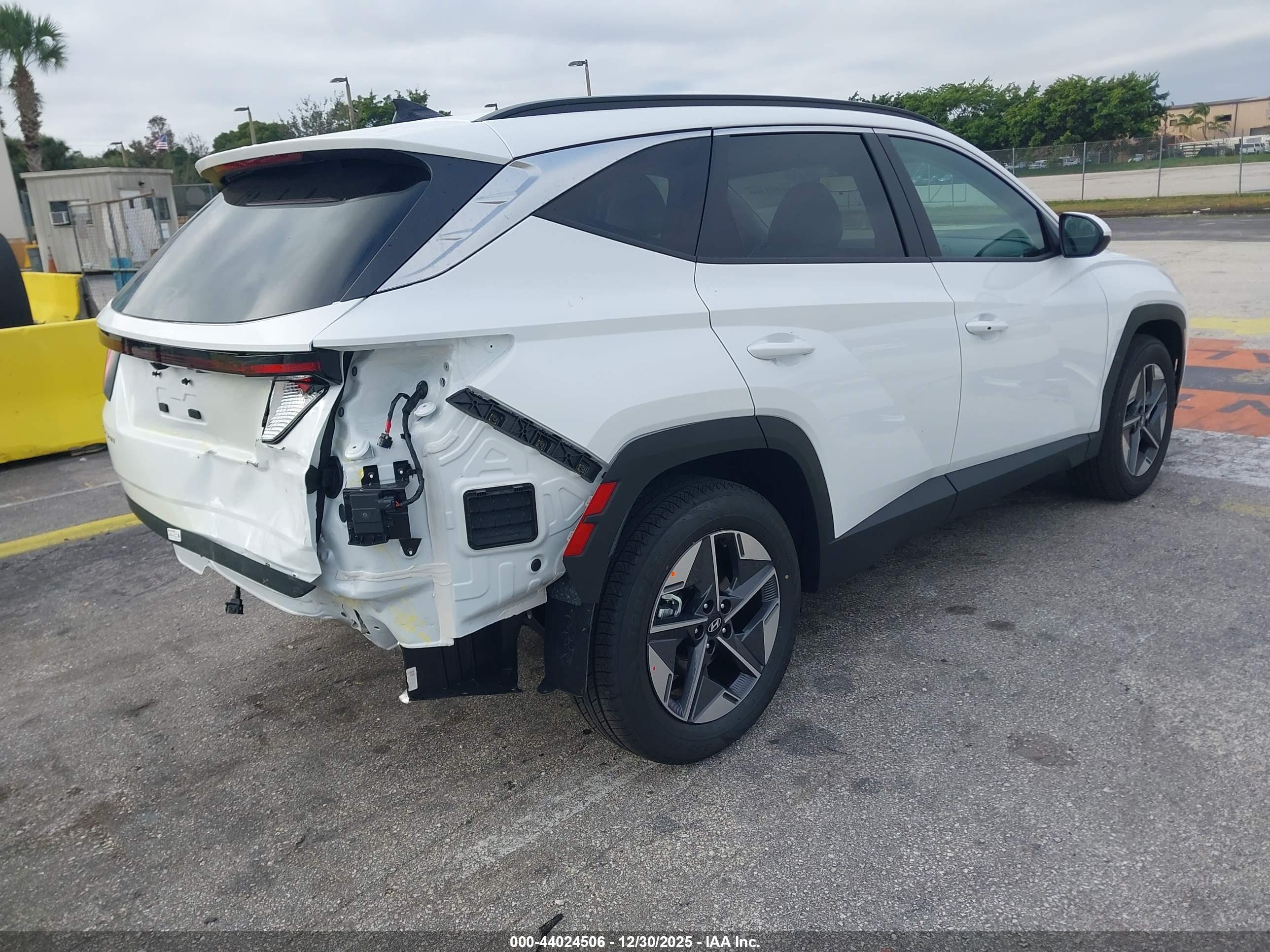 HYUNDAI TUCSON image 4