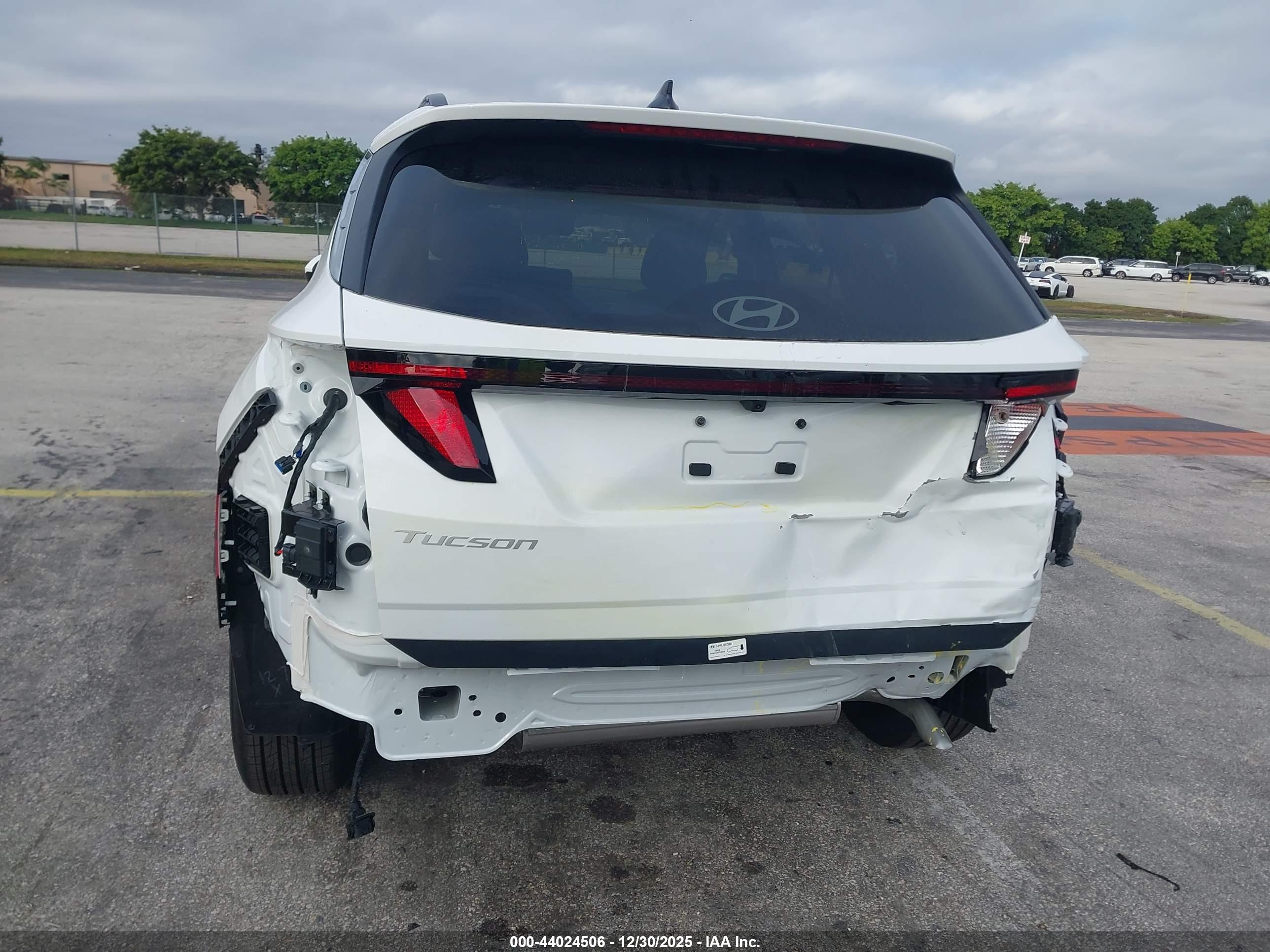 HYUNDAI TUCSON image 6