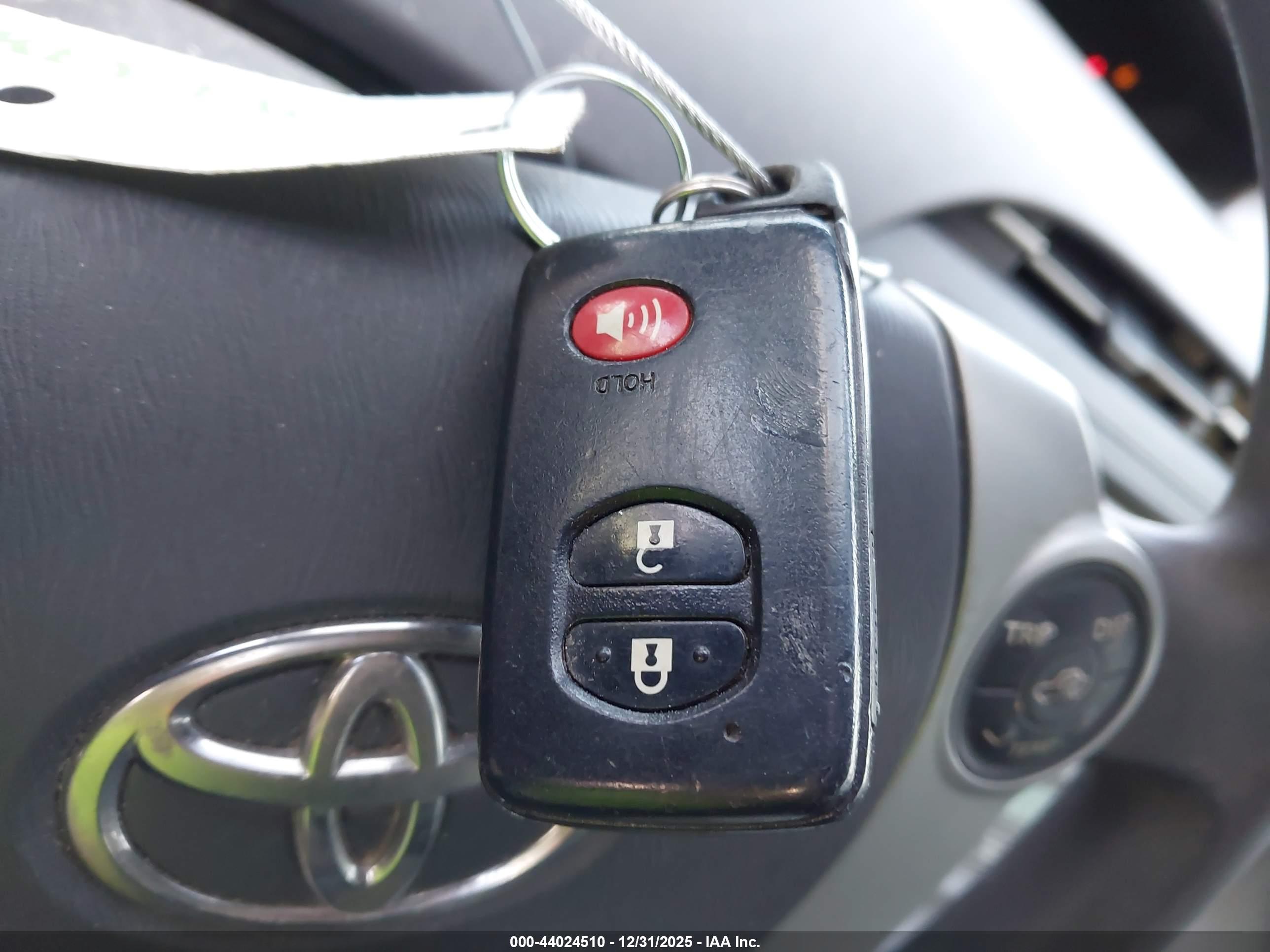 TOYOTA PRIUS image 11