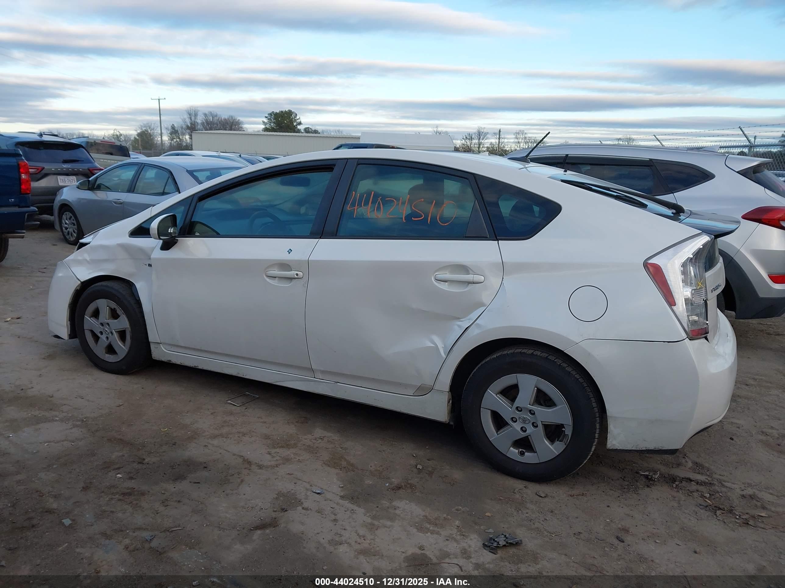 TOYOTA PRIUS image 6
