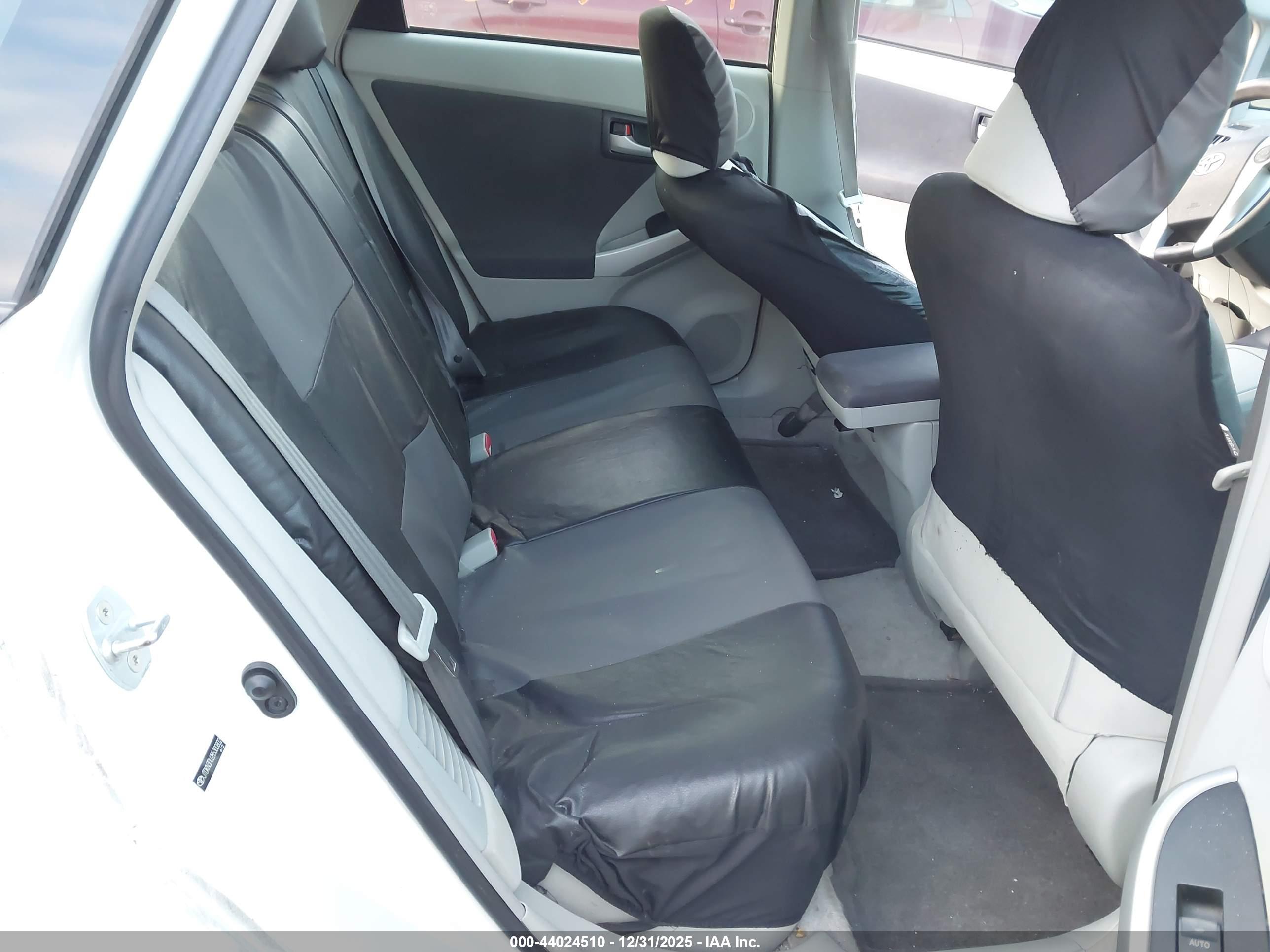 TOYOTA PRIUS image 8